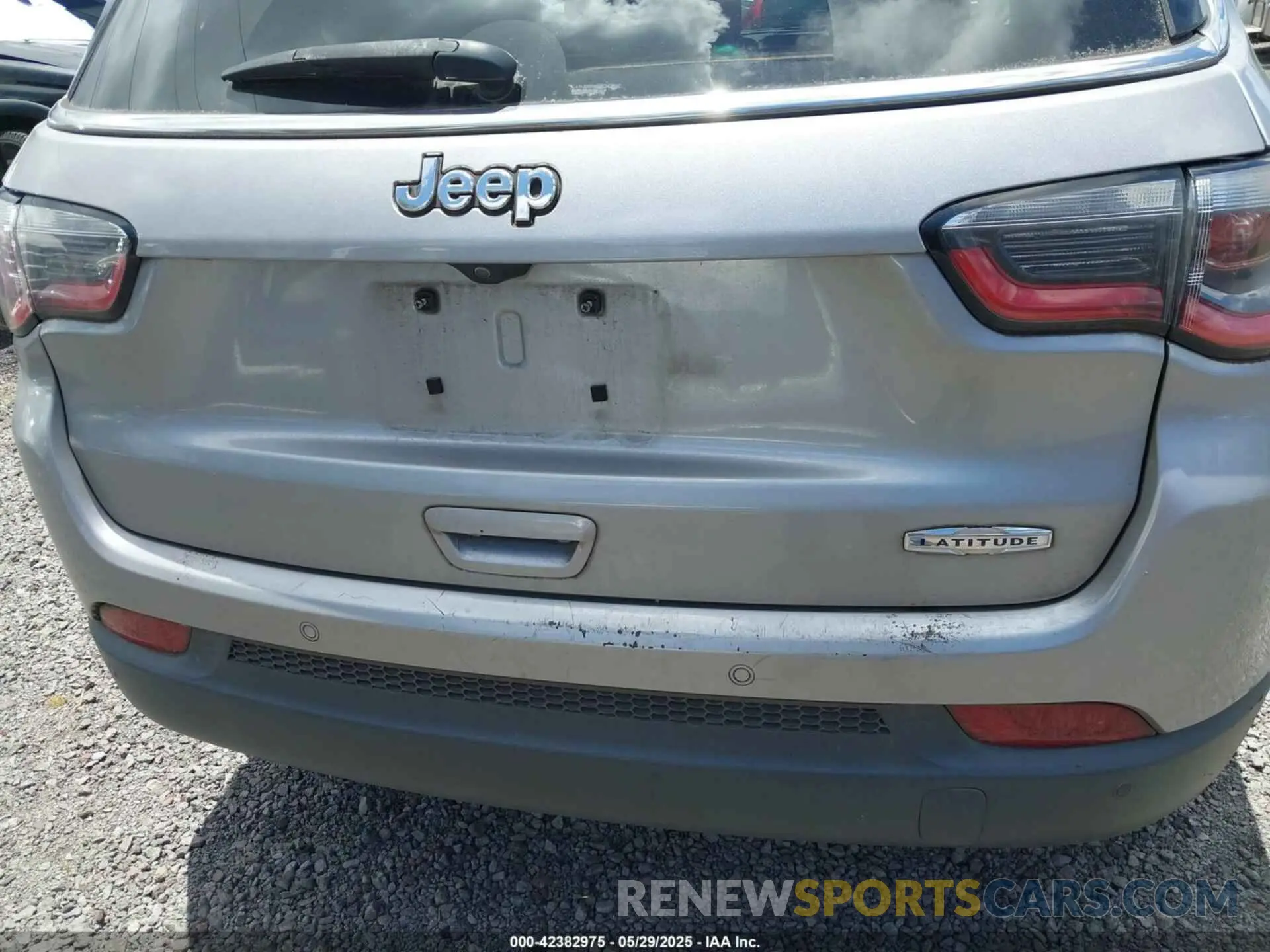 19 Photograph of a damaged car 3C4NJCBB5LT247010 JEEP COMPASS 2020