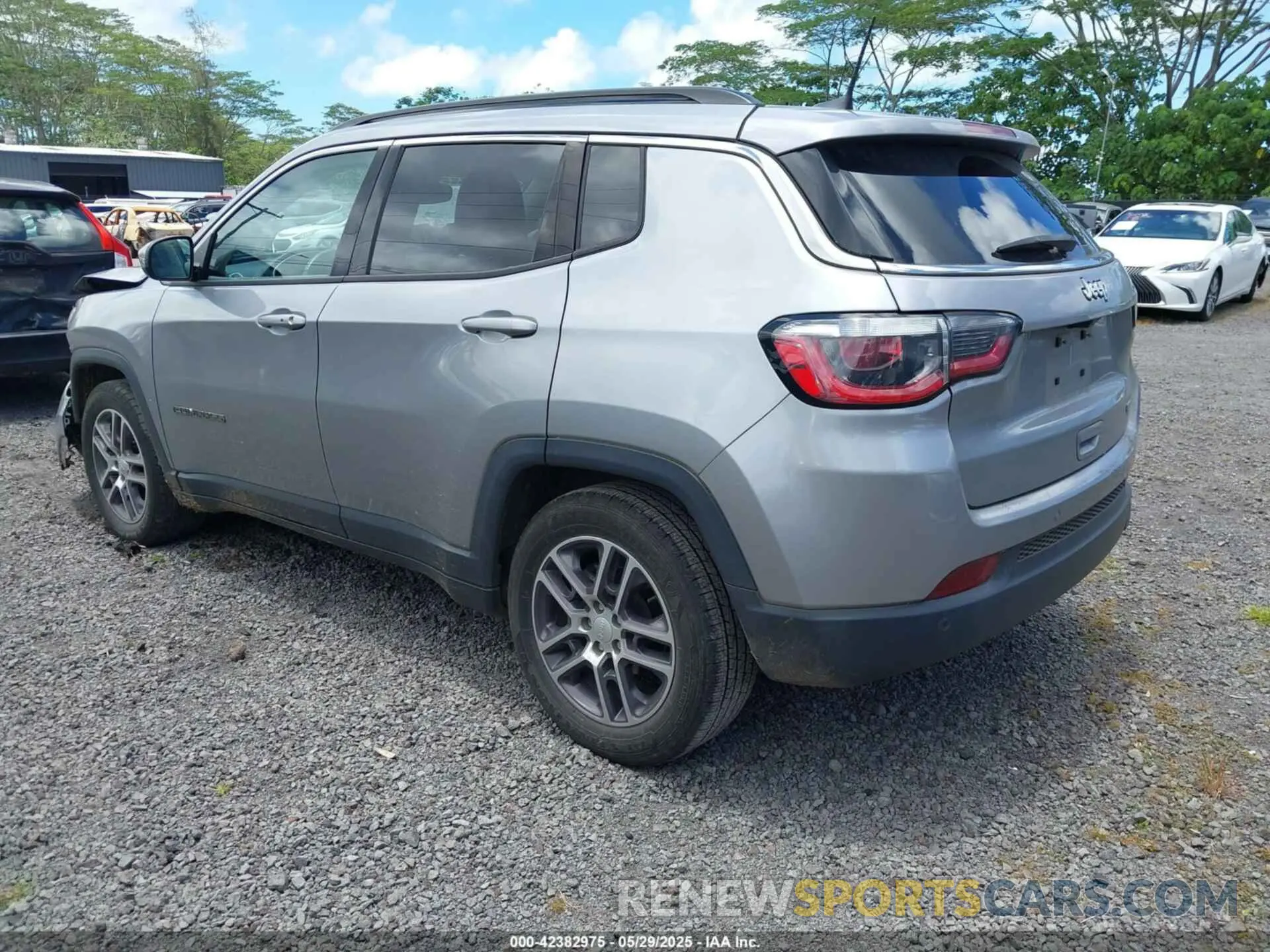 3 Photograph of a damaged car 3C4NJCBB5LT247010 JEEP COMPASS 2020