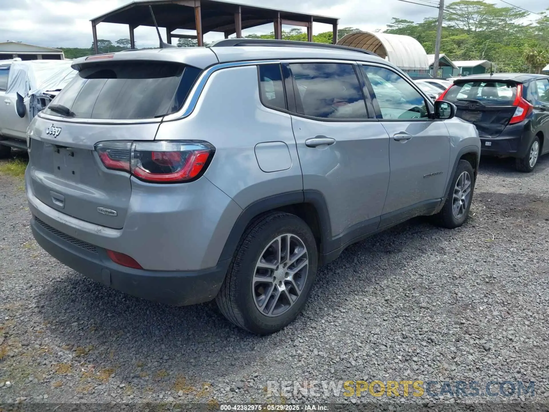 4 Photograph of a damaged car 3C4NJCBB5LT247010 JEEP COMPASS 2020