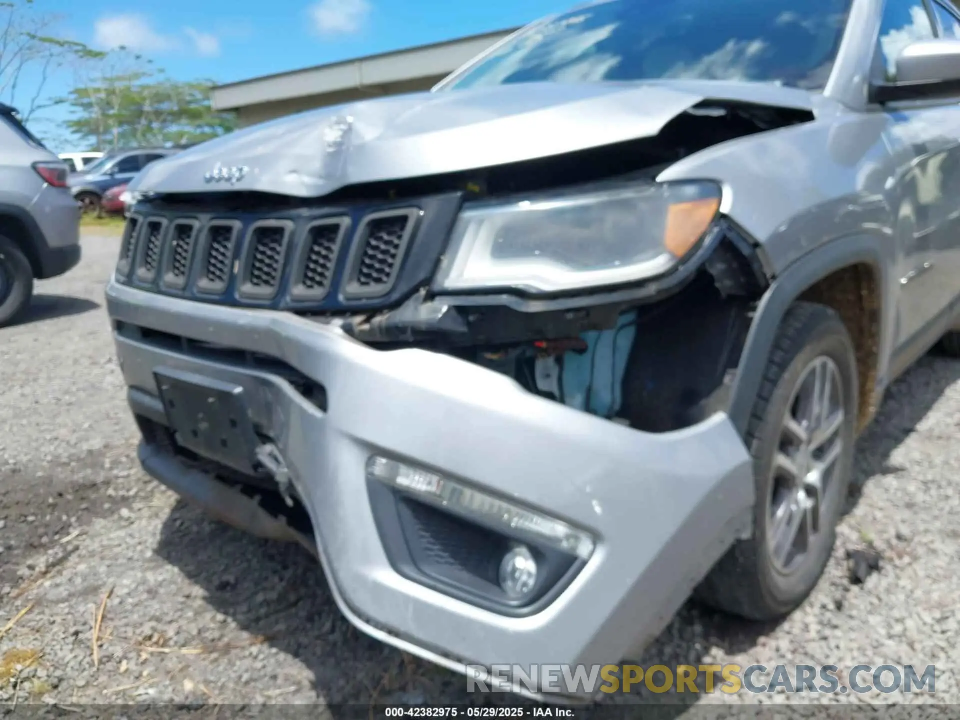 6 Photograph of a damaged car 3C4NJCBB5LT247010 JEEP COMPASS 2020