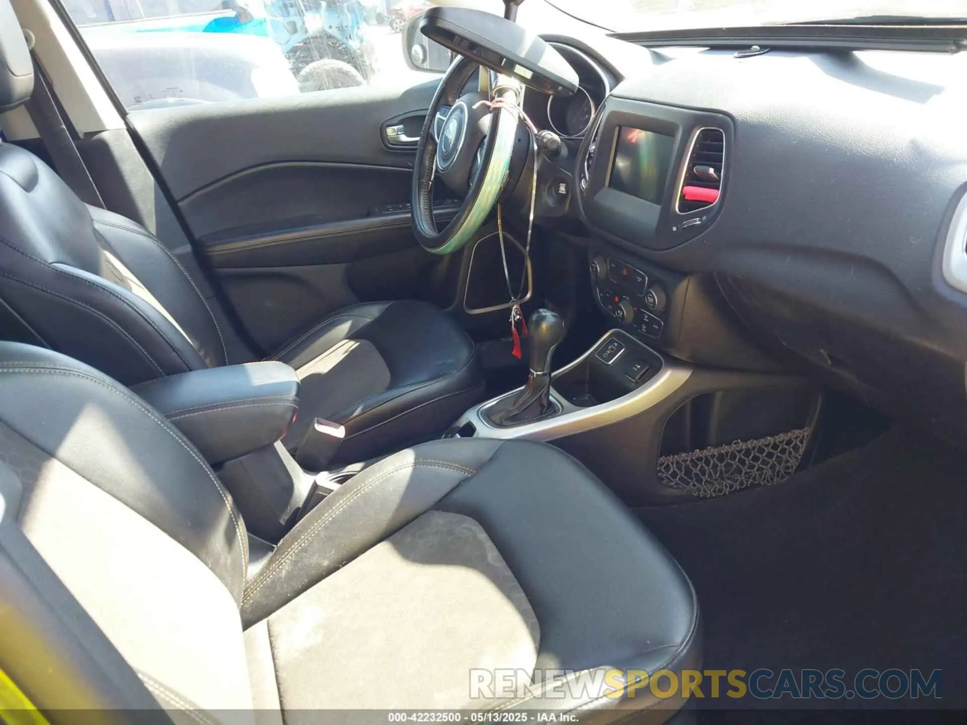 5 Photograph of a damaged car 3C4NJCBB6LT229969 JEEP COMPASS 2020