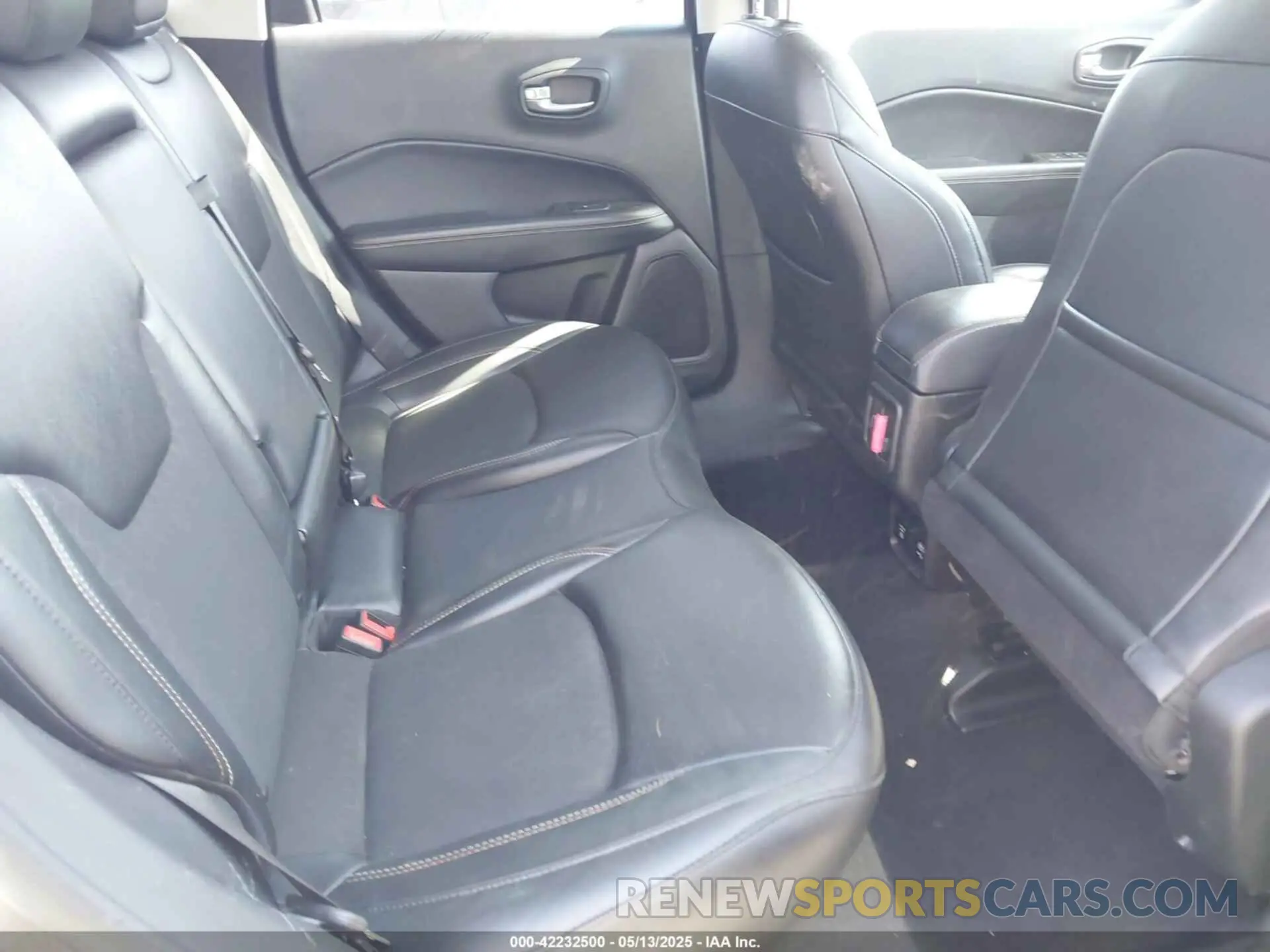 8 Photograph of a damaged car 3C4NJCBB6LT229969 JEEP COMPASS 2020