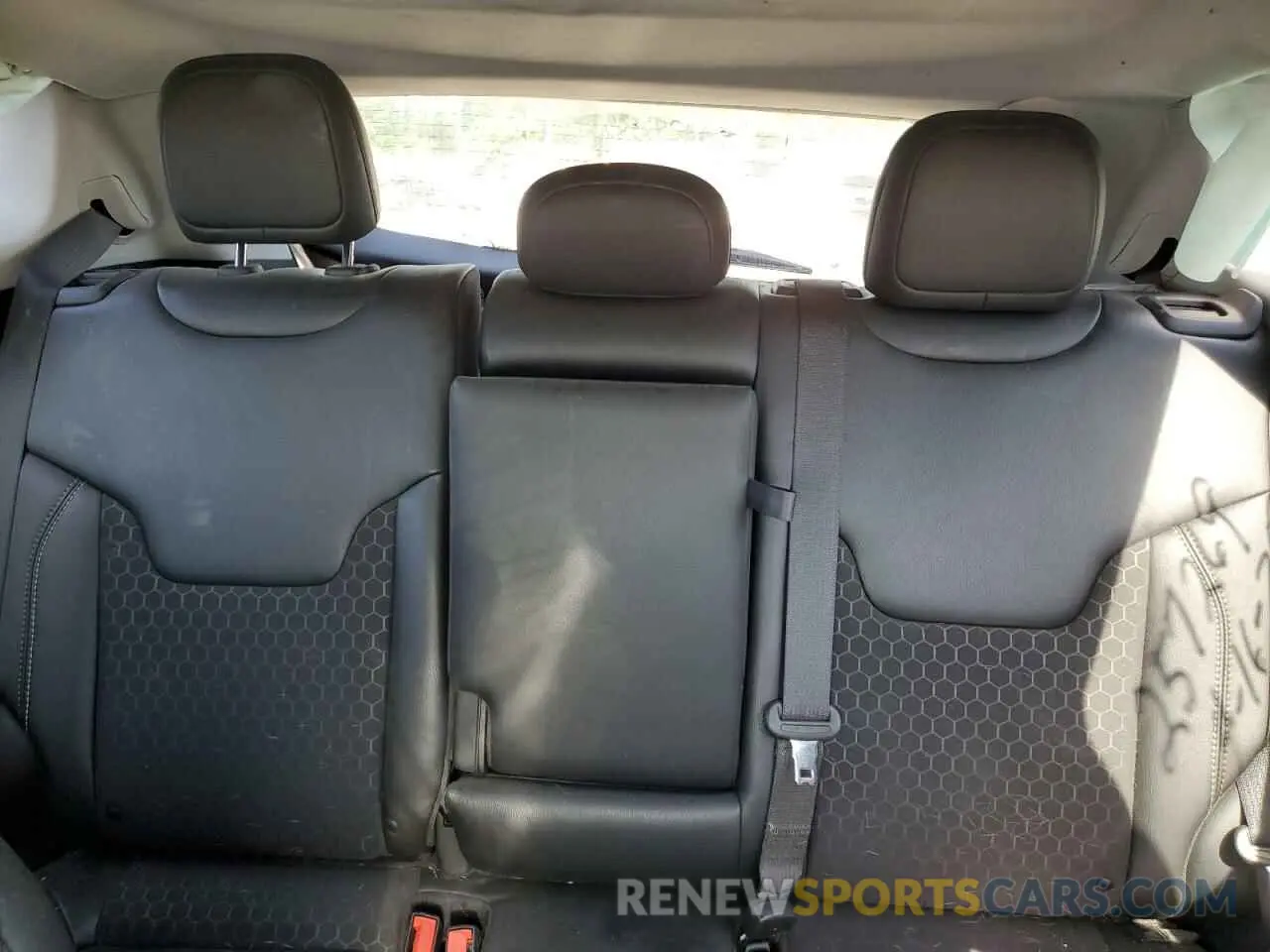 10 Photograph of a damaged car 3C4NJCBB8LT257269 JEEP COMPASS 2020