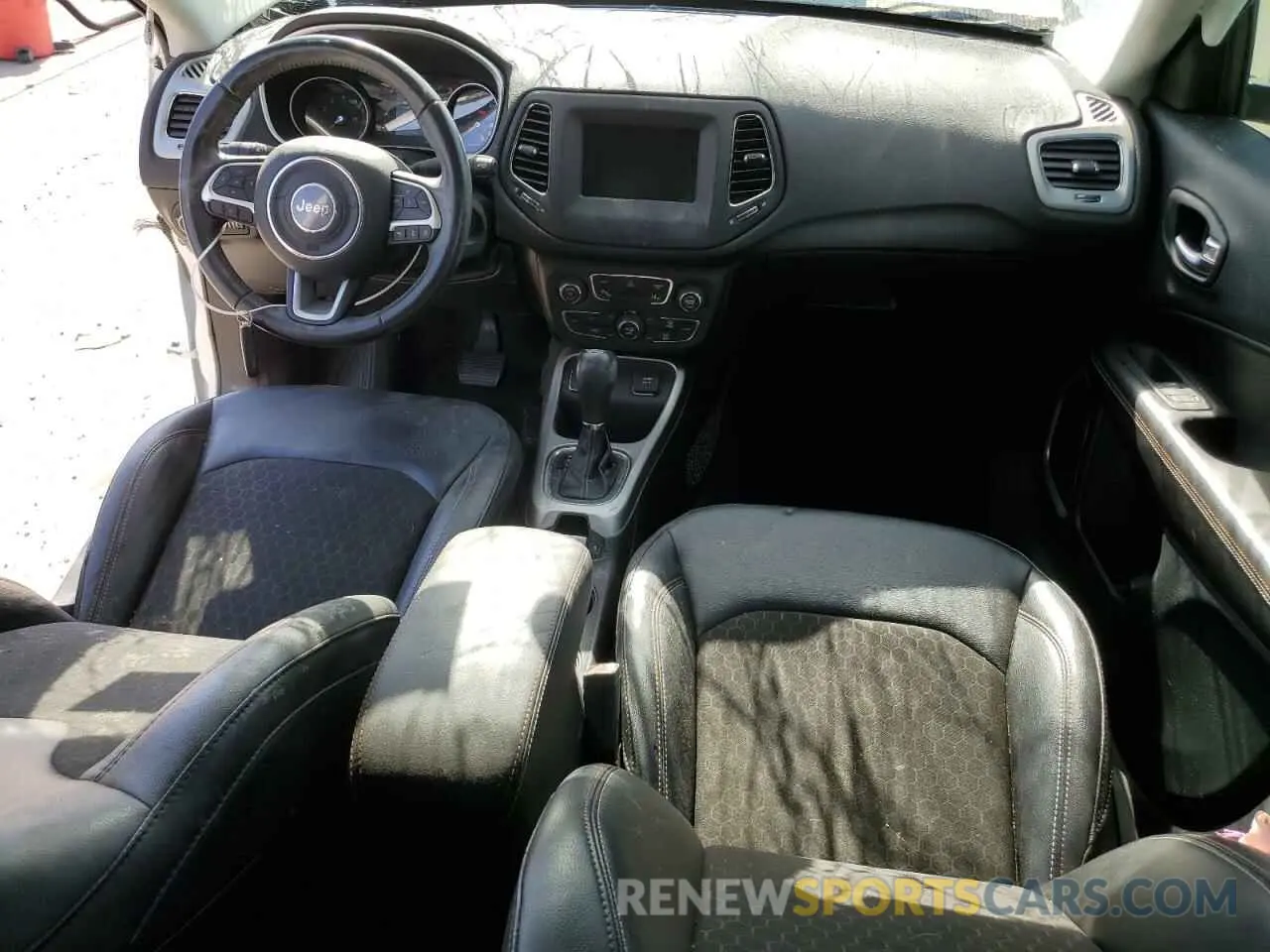 8 Photograph of a damaged car 3C4NJCBB8LT257269 JEEP COMPASS 2020