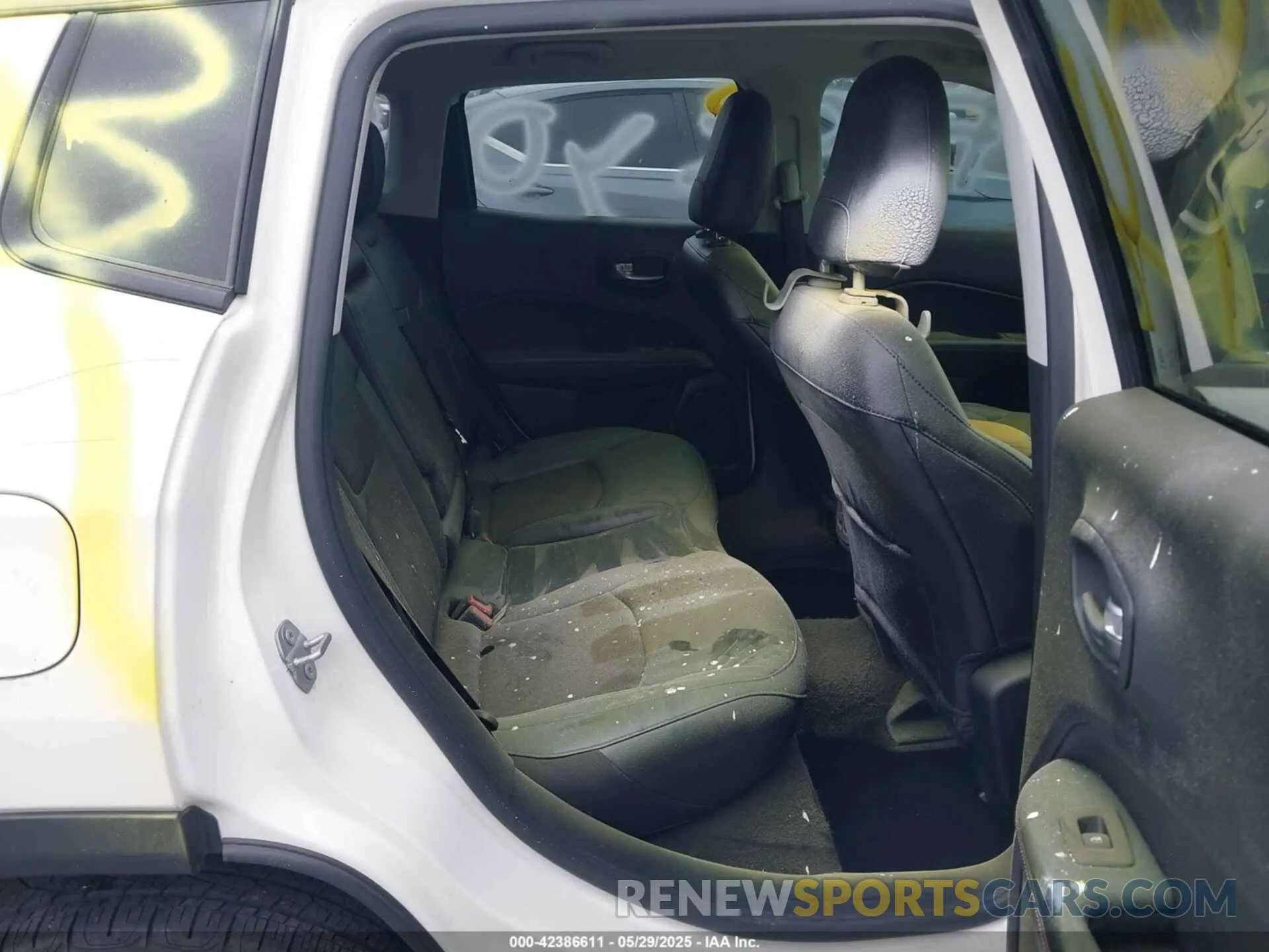 8 Photograph of a damaged car 3C4NJCBB8LT258891 JEEP COMPASS 2020