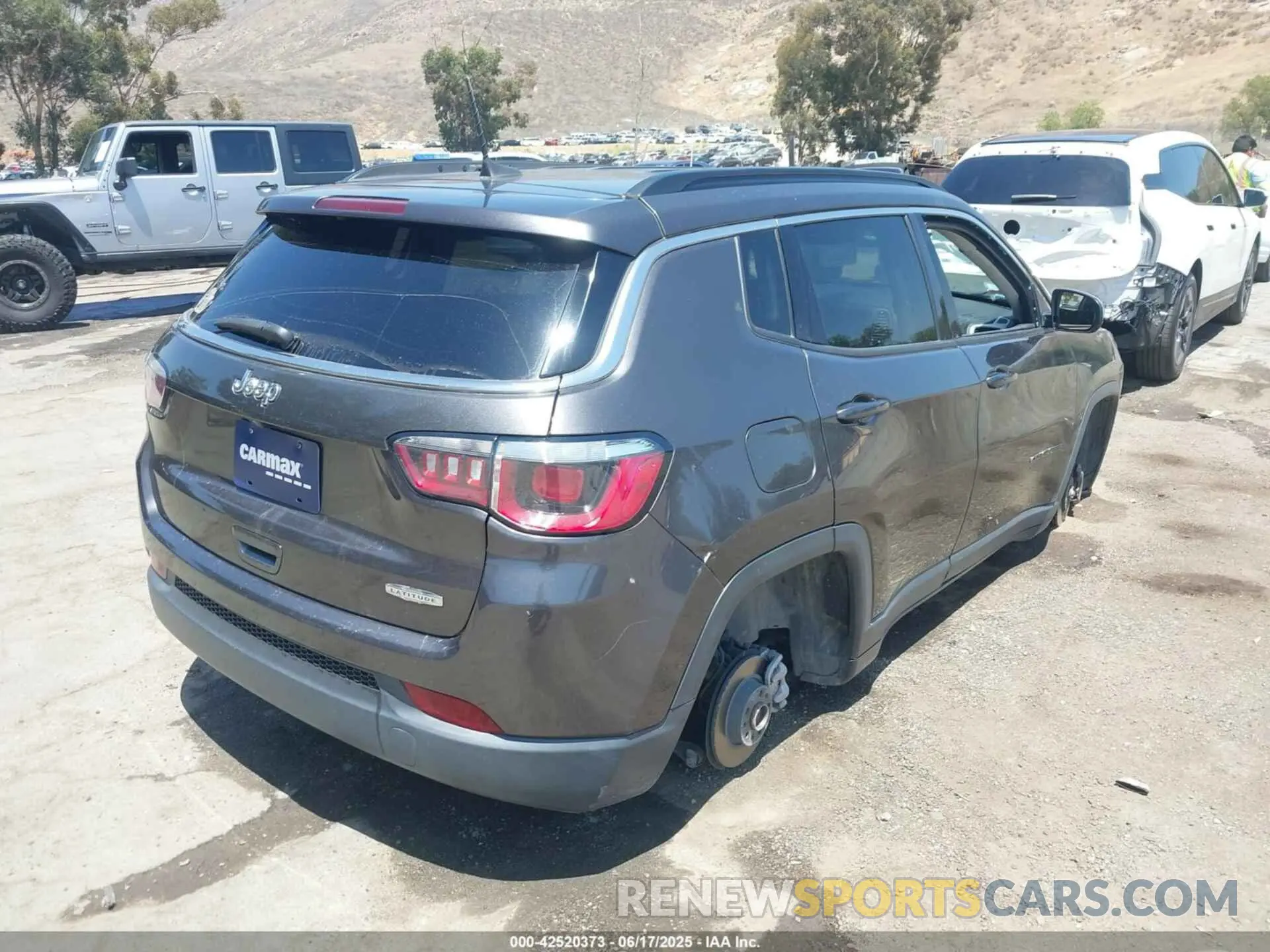 4 Photograph of a damaged car 3C4NJCBB9LT169802 JEEP COMPASS 2020
