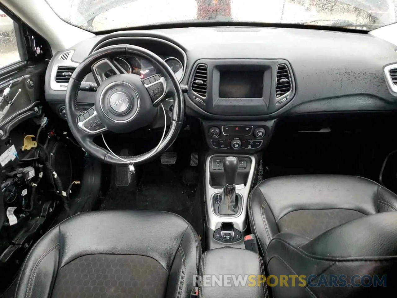 8 Photograph of a damaged car 3C4NJCBBXLT108507 JEEP COMPASS 2020