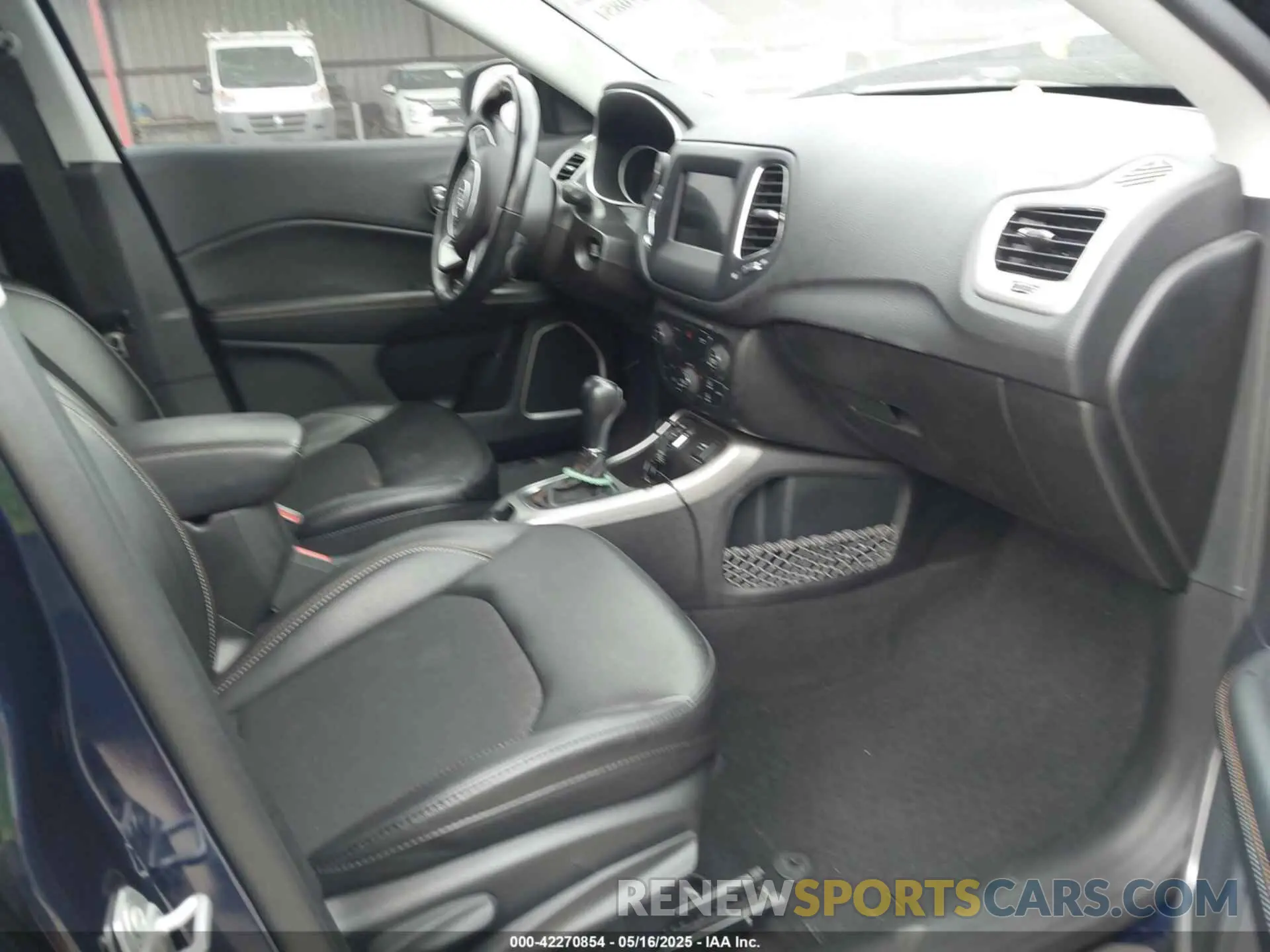 5 Photograph of a damaged car 3C4NJCBBXLT205917 JEEP COMPASS 2020