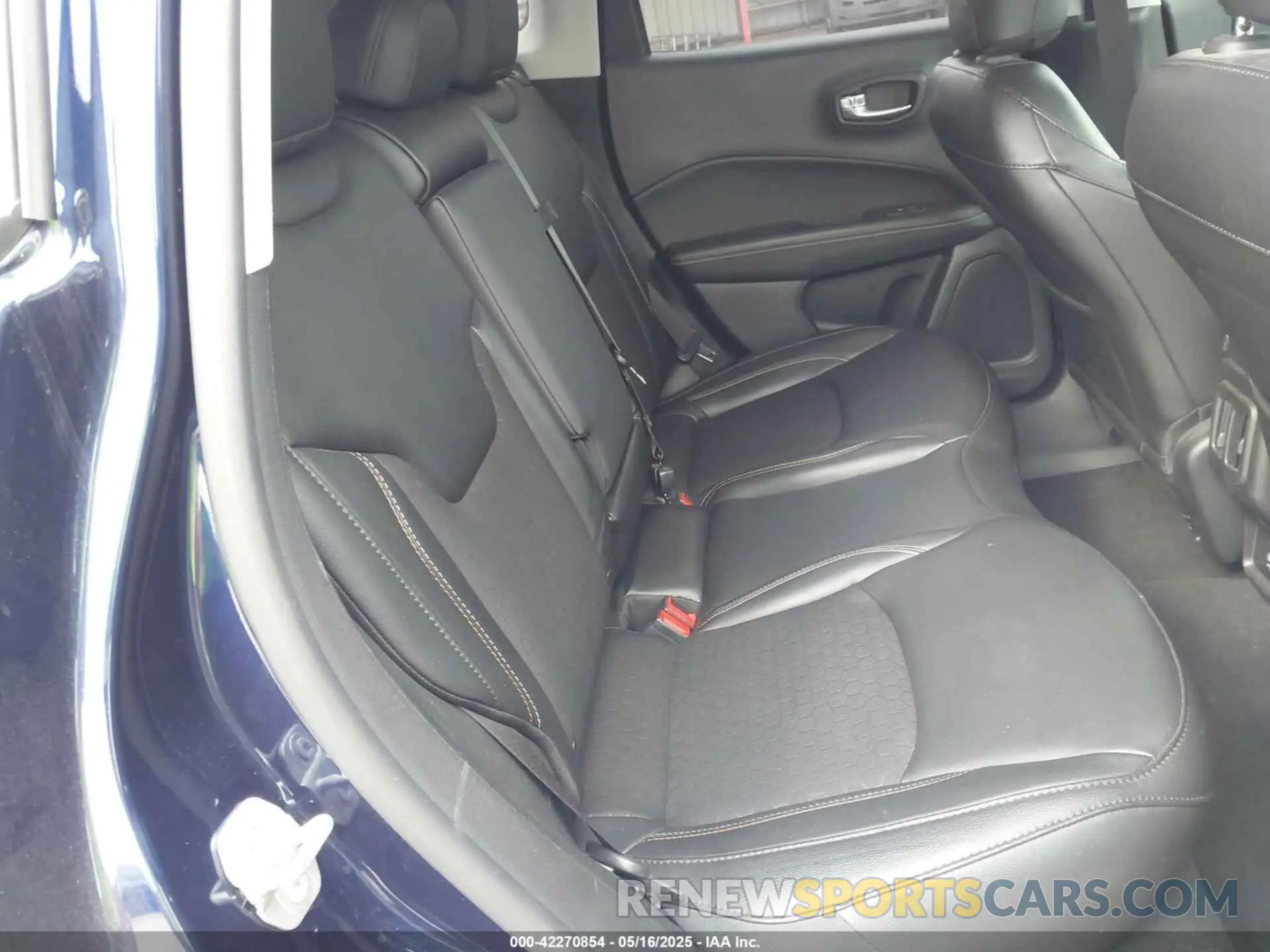 8 Photograph of a damaged car 3C4NJCBBXLT205917 JEEP COMPASS 2020