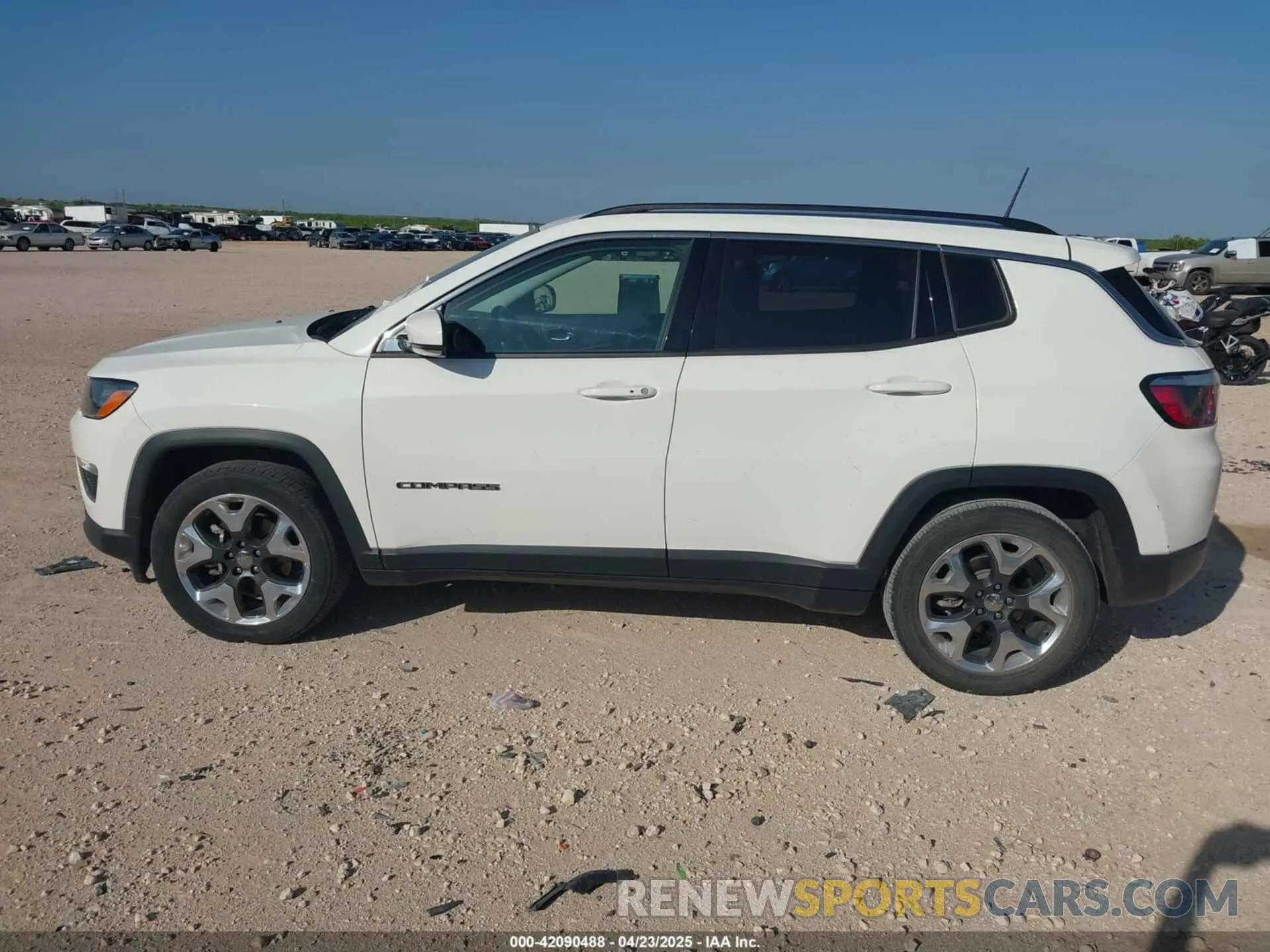 14 Photograph of a damaged car 3C4NJCCB1LT123329 JEEP COMPASS 2020