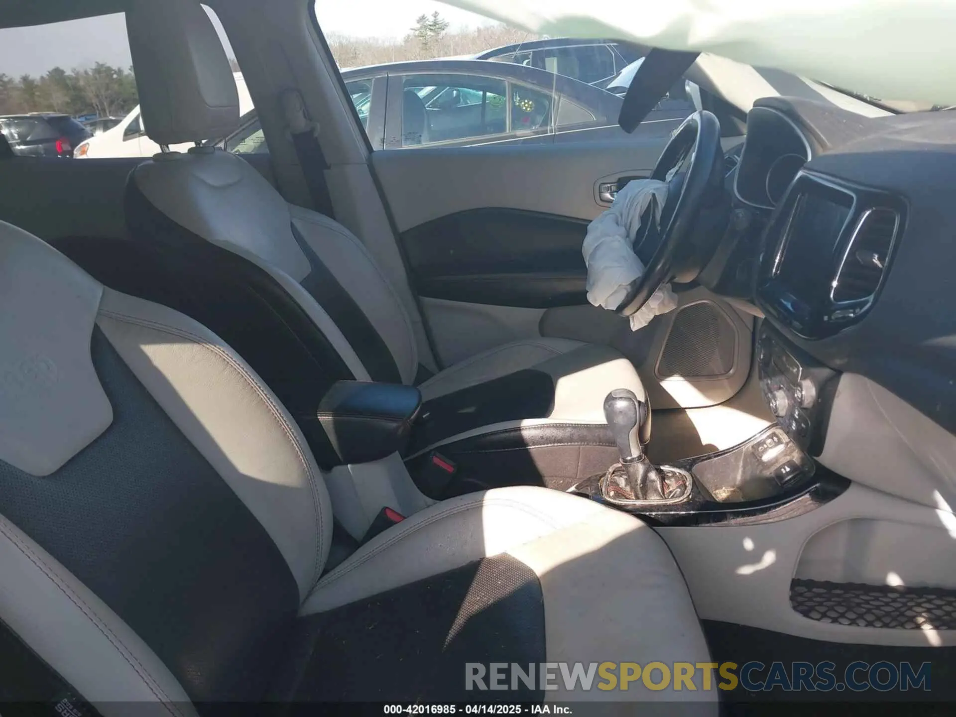 5 Photograph of a damaged car 3C4NJCCB4LT129013 JEEP COMPASS 2020