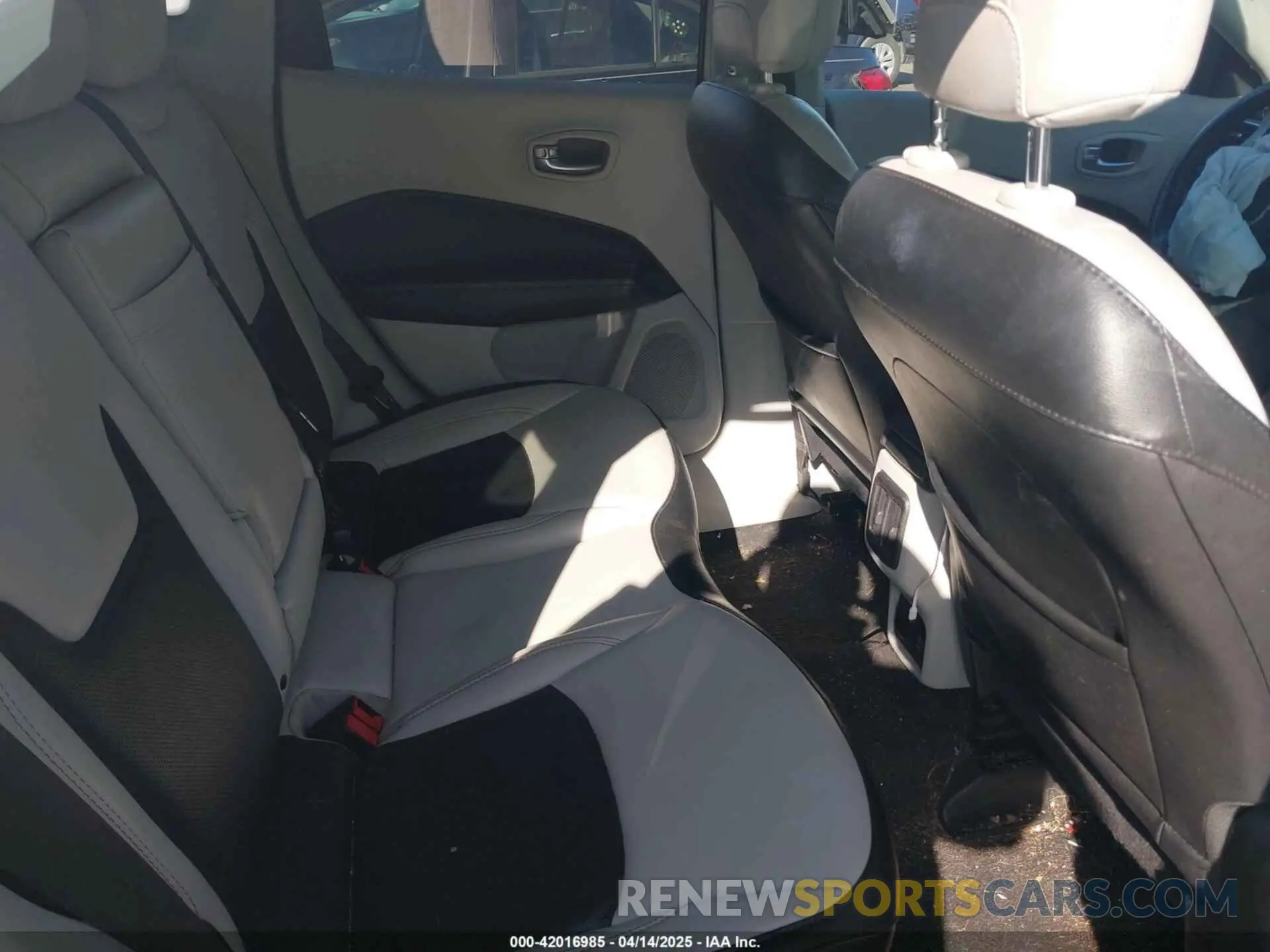 8 Photograph of a damaged car 3C4NJCCB4LT129013 JEEP COMPASS 2020