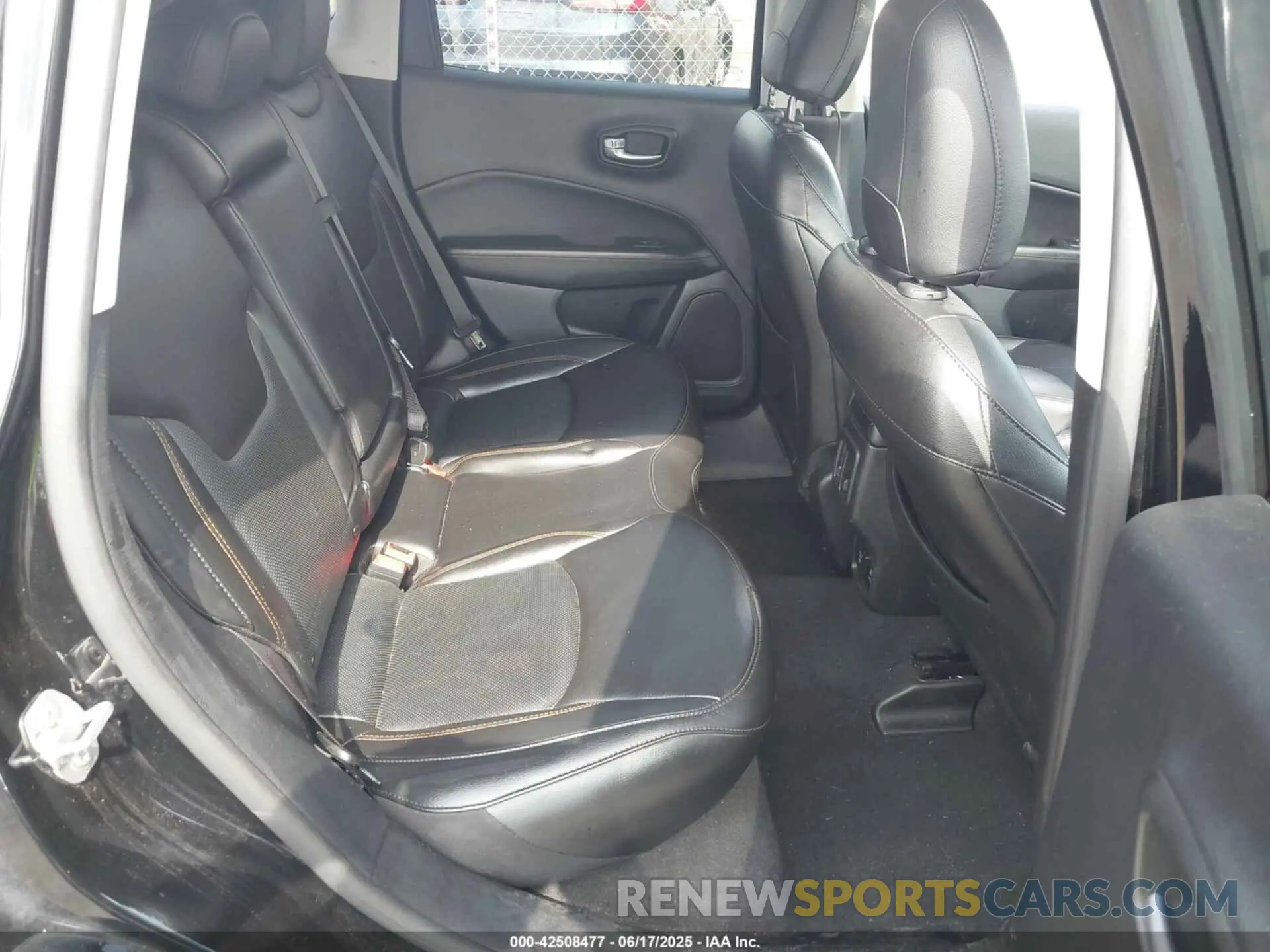 8 Photograph of a damaged car 3C4NJCCB6LT218582 JEEP COMPASS 2020
