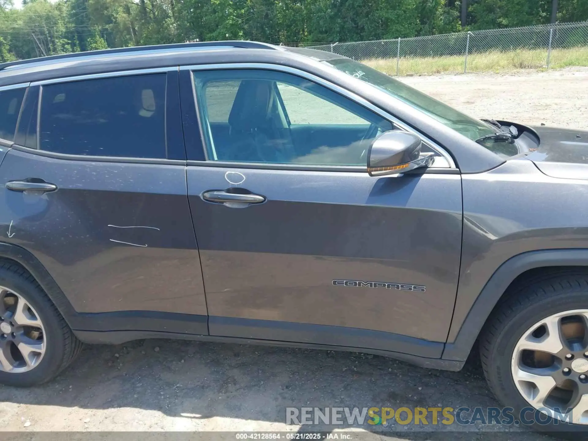 13 Photograph of a damaged car 3C4NJCCB8LT158403 JEEP COMPASS 2020