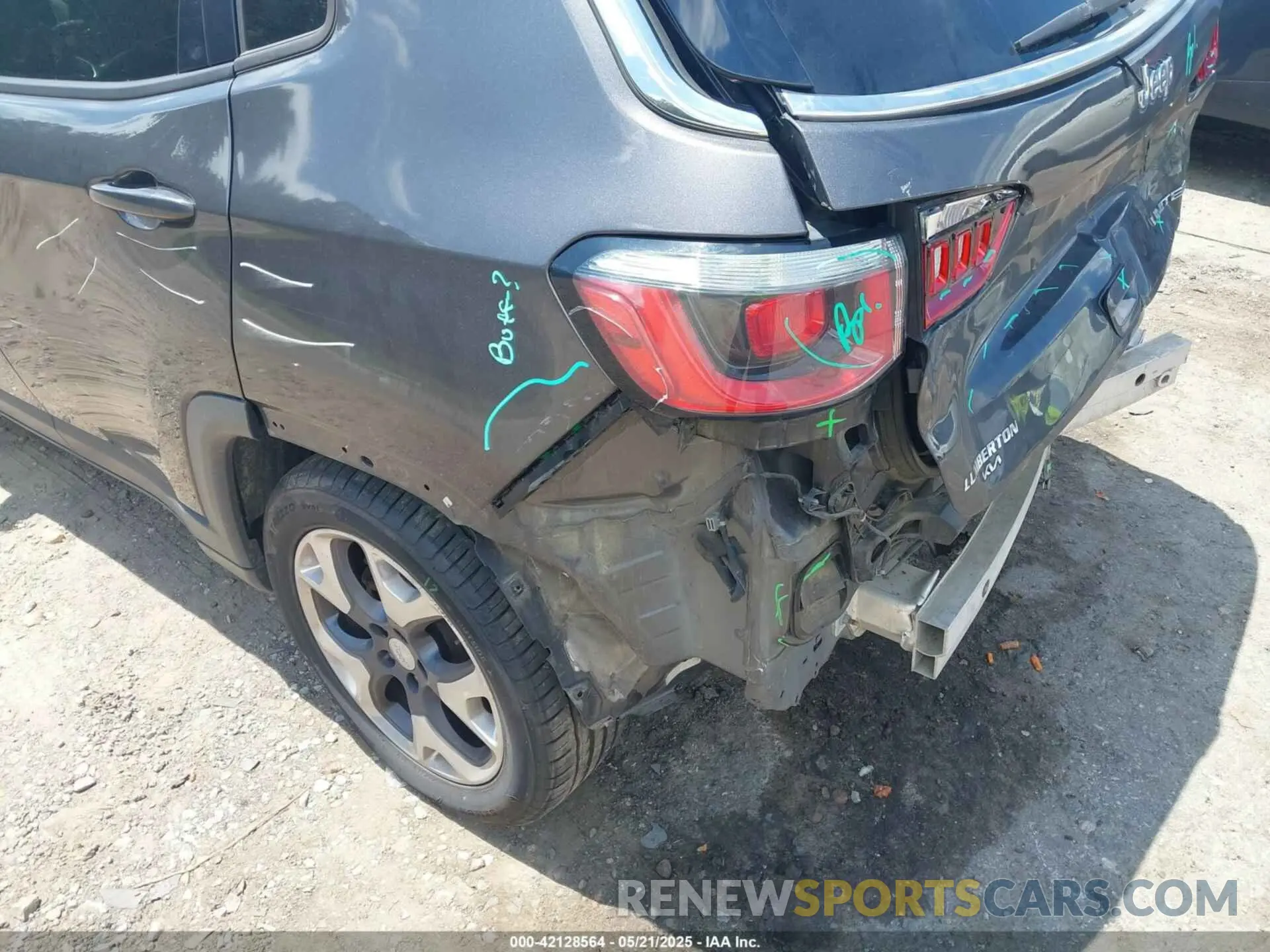17 Photograph of a damaged car 3C4NJCCB8LT158403 JEEP COMPASS 2020