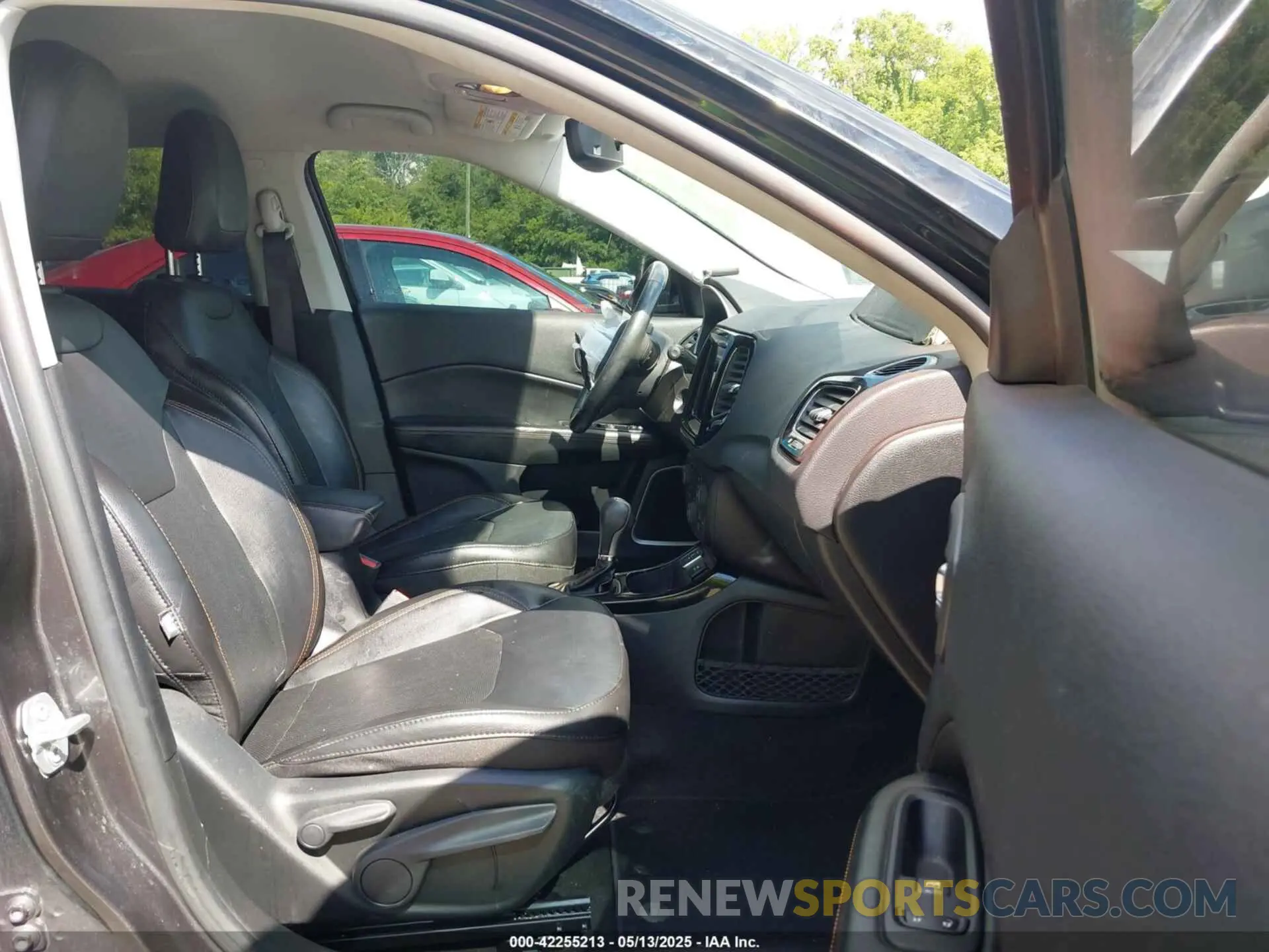 5 Photograph of a damaged car 3C4NJCCBXLT114497 JEEP COMPASS 2020
