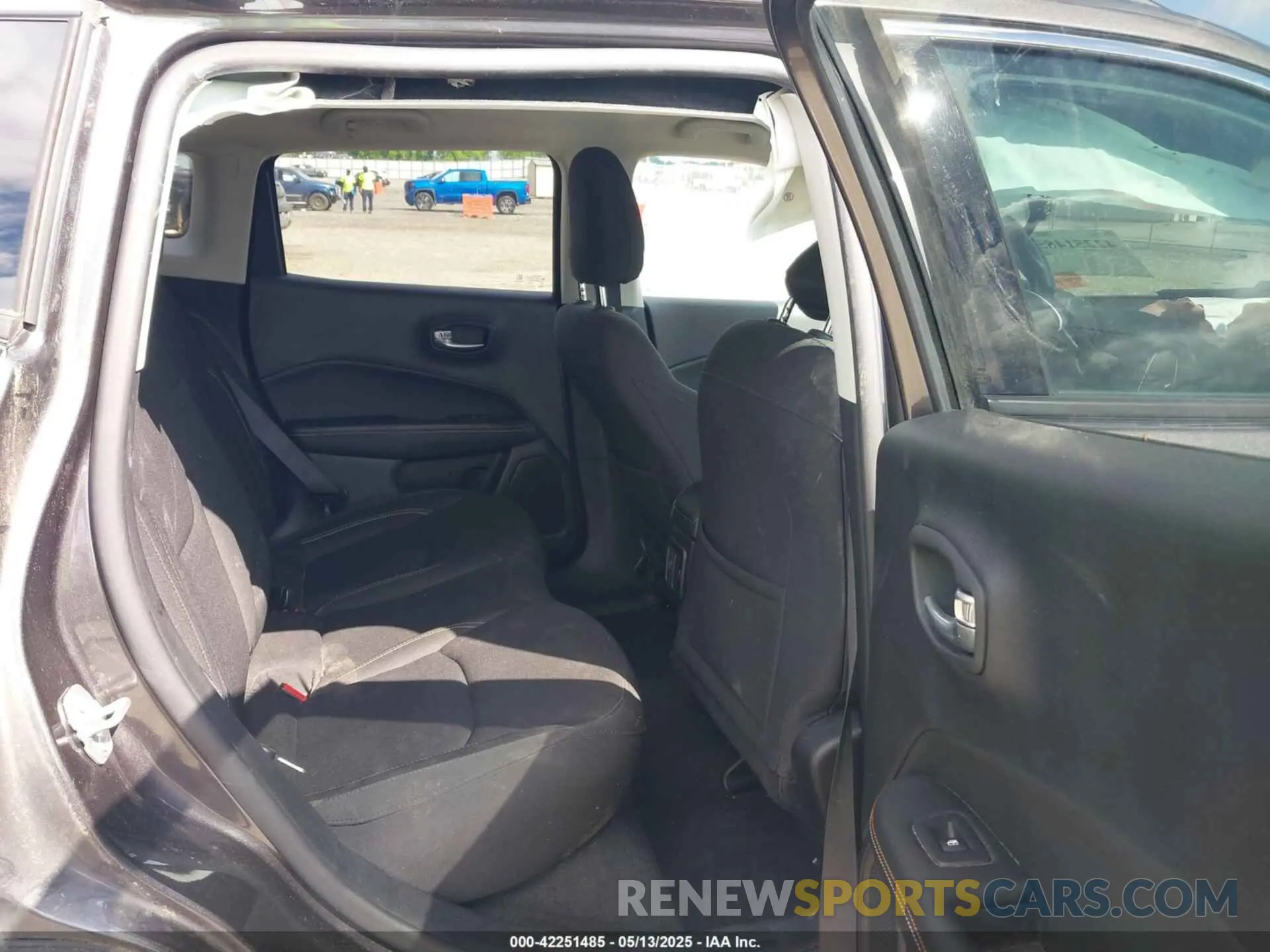 8 Фотография поврежденного автомобиля 3C4NJDAB0LT149235 JEEP COMPASS 2020