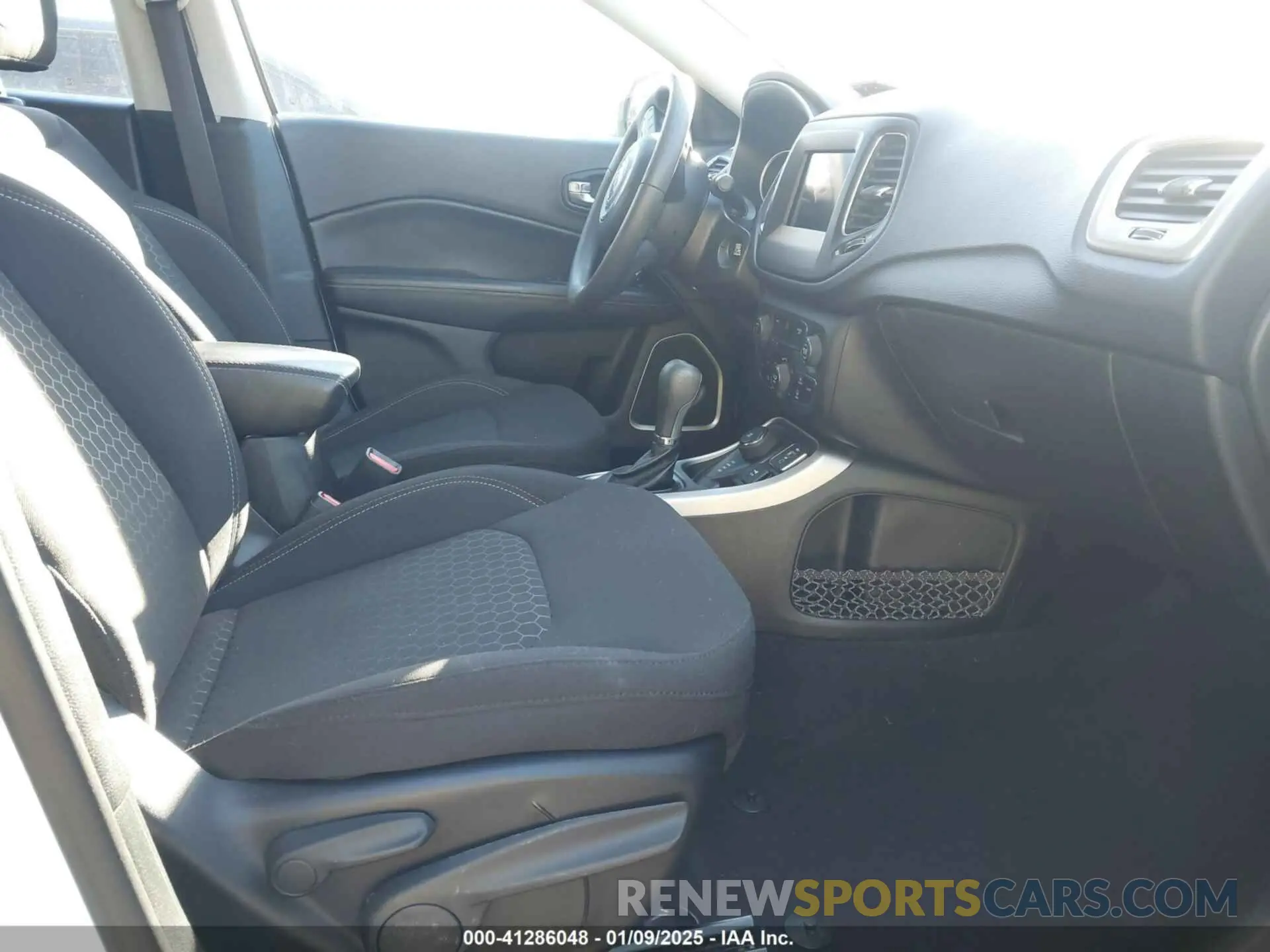 5 Photograph of a damaged car 3C4NJDAB3LT210111 JEEP COMPASS 2020