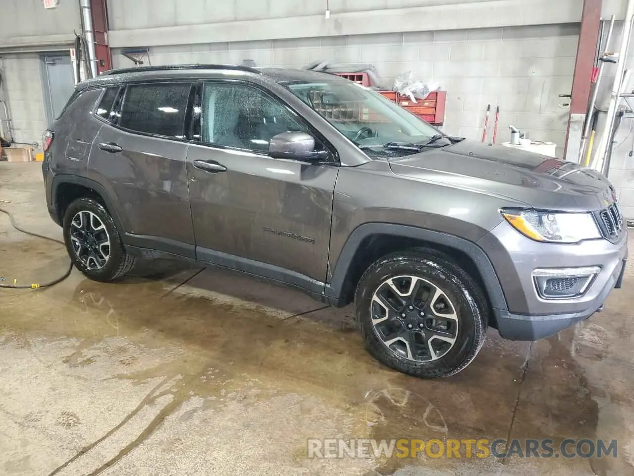 4 Photograph of a damaged car 3C4NJDAB6LT212385 JEEP COMPASS 2020