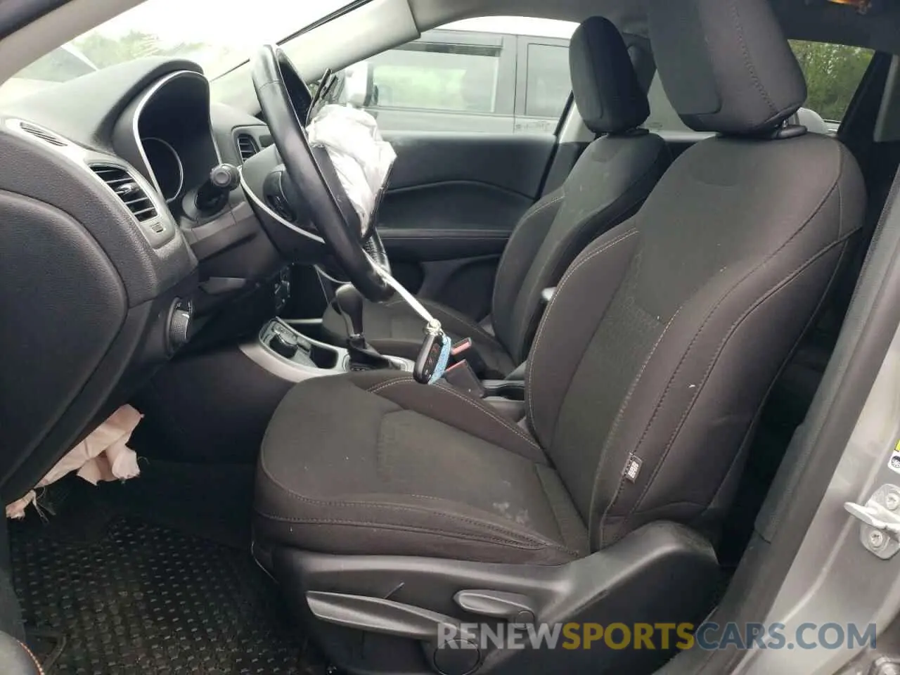 7 Photograph of a damaged car 3C4NJDAB7LT165576 JEEP COMPASS 2020