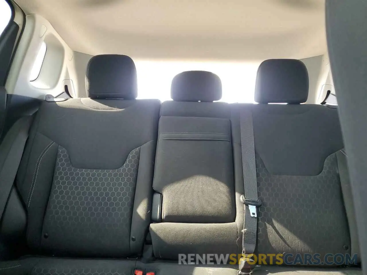 10 Фотография поврежденного автомобиля 3C4NJDAB8LT105015 JEEP COMPASS 2020