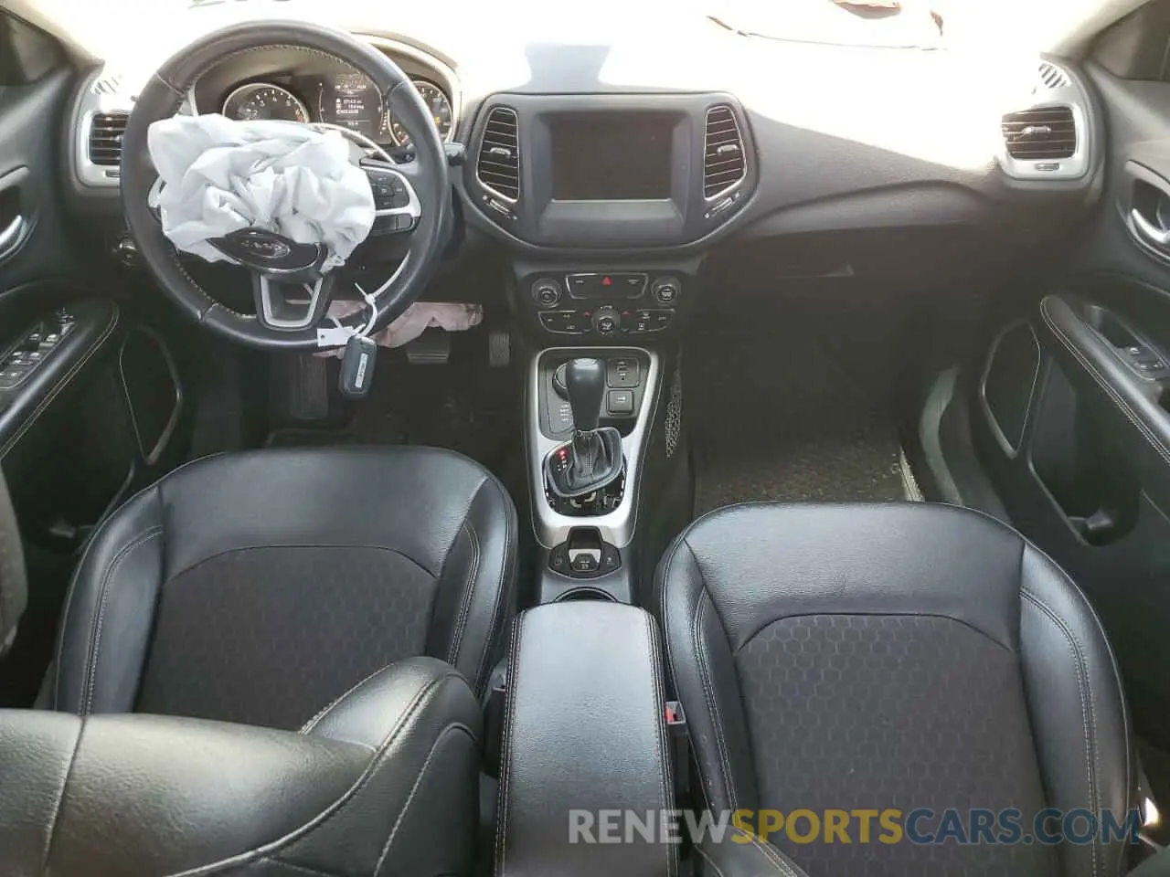 8 Photograph of a damaged car 3C4NJDBB1LT135312 JEEP COMPASS 2020