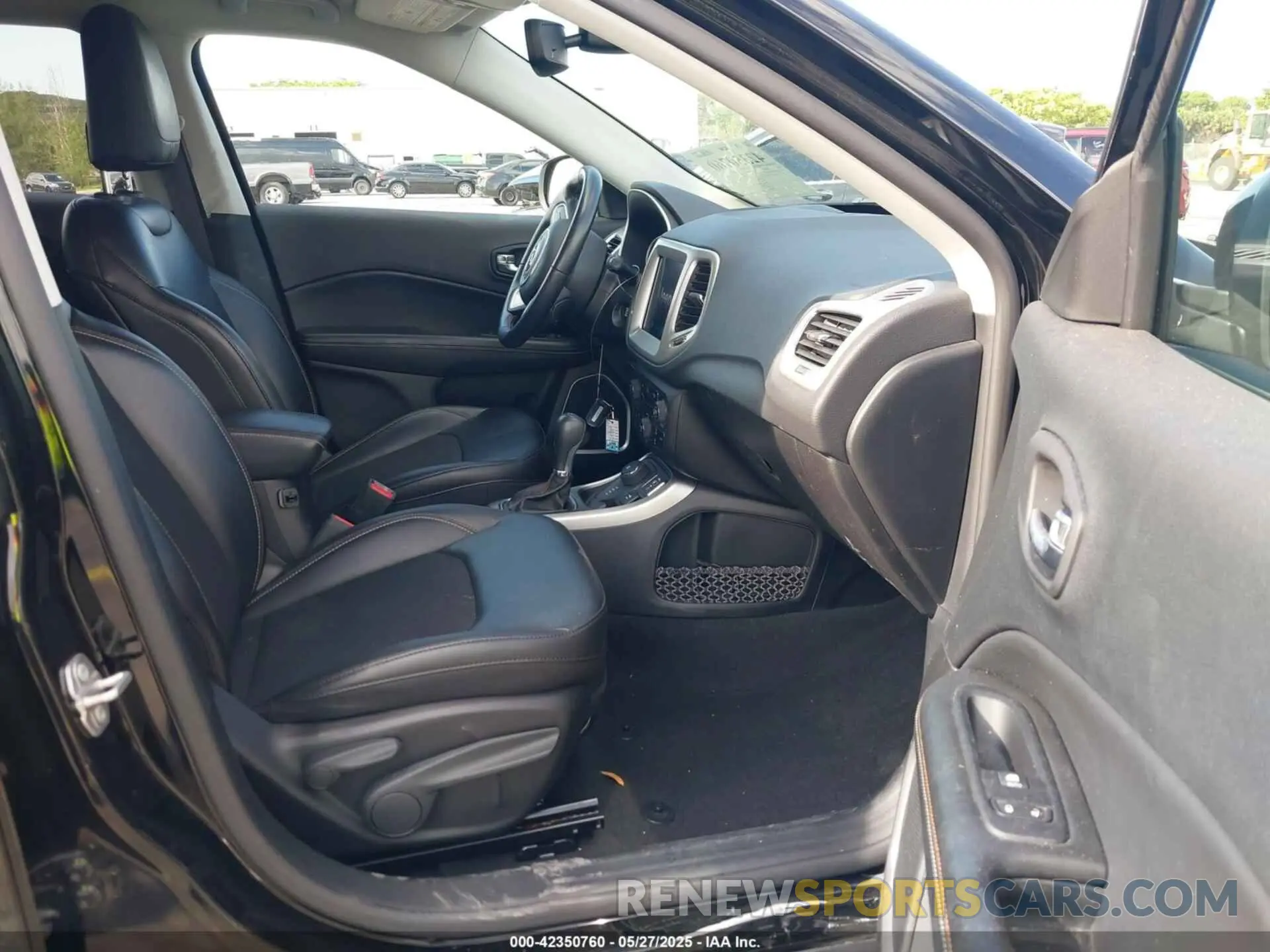 5 Photograph of a damaged car 3C4NJDBB1LT244000 JEEP COMPASS 2020