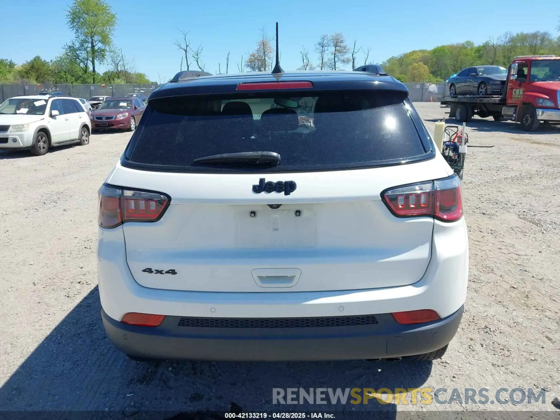 16 Photograph of a damaged car 3C4NJDBB2LT131916 JEEP COMPASS 2020