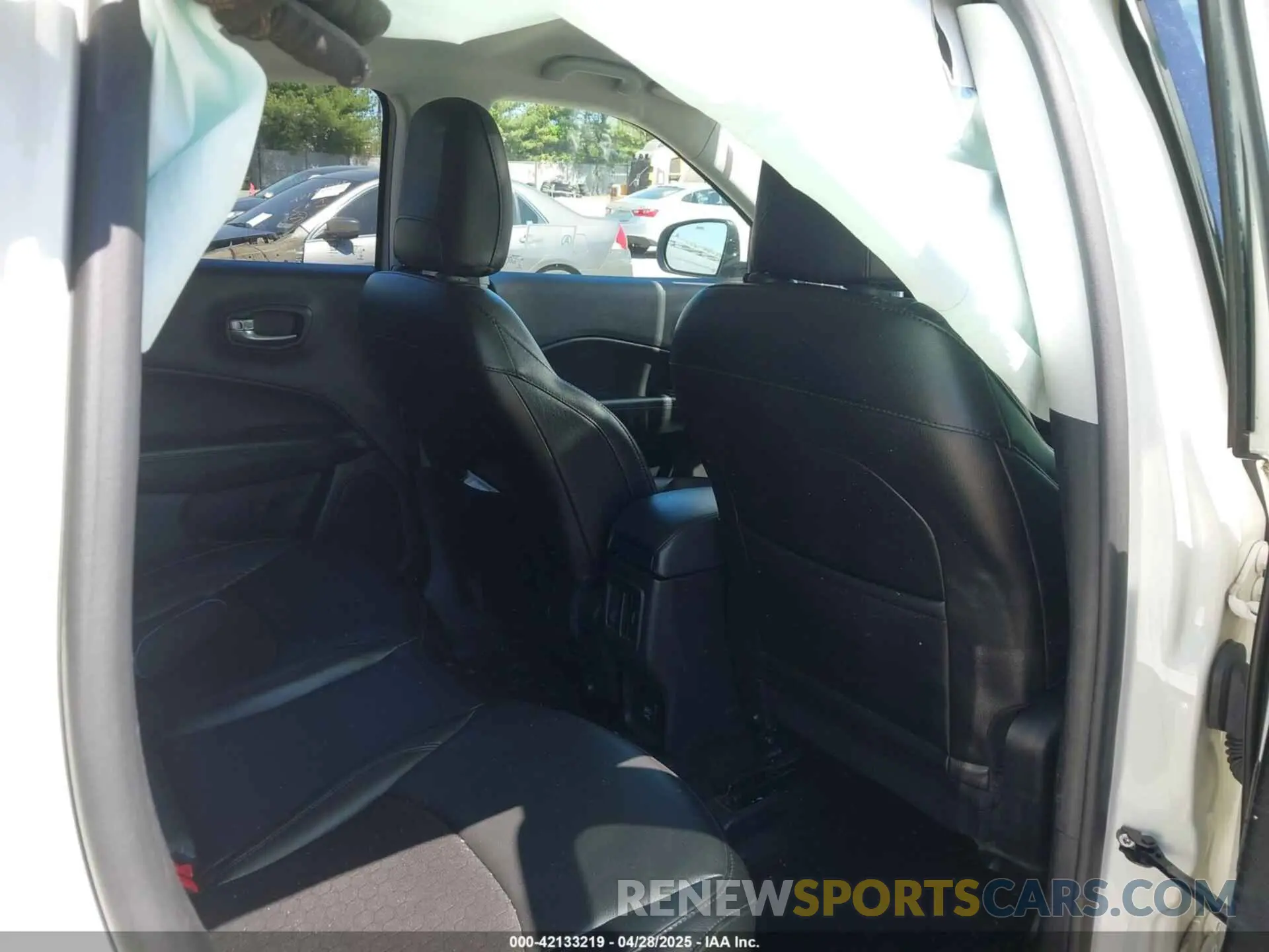 8 Photograph of a damaged car 3C4NJDBB2LT131916 JEEP COMPASS 2020