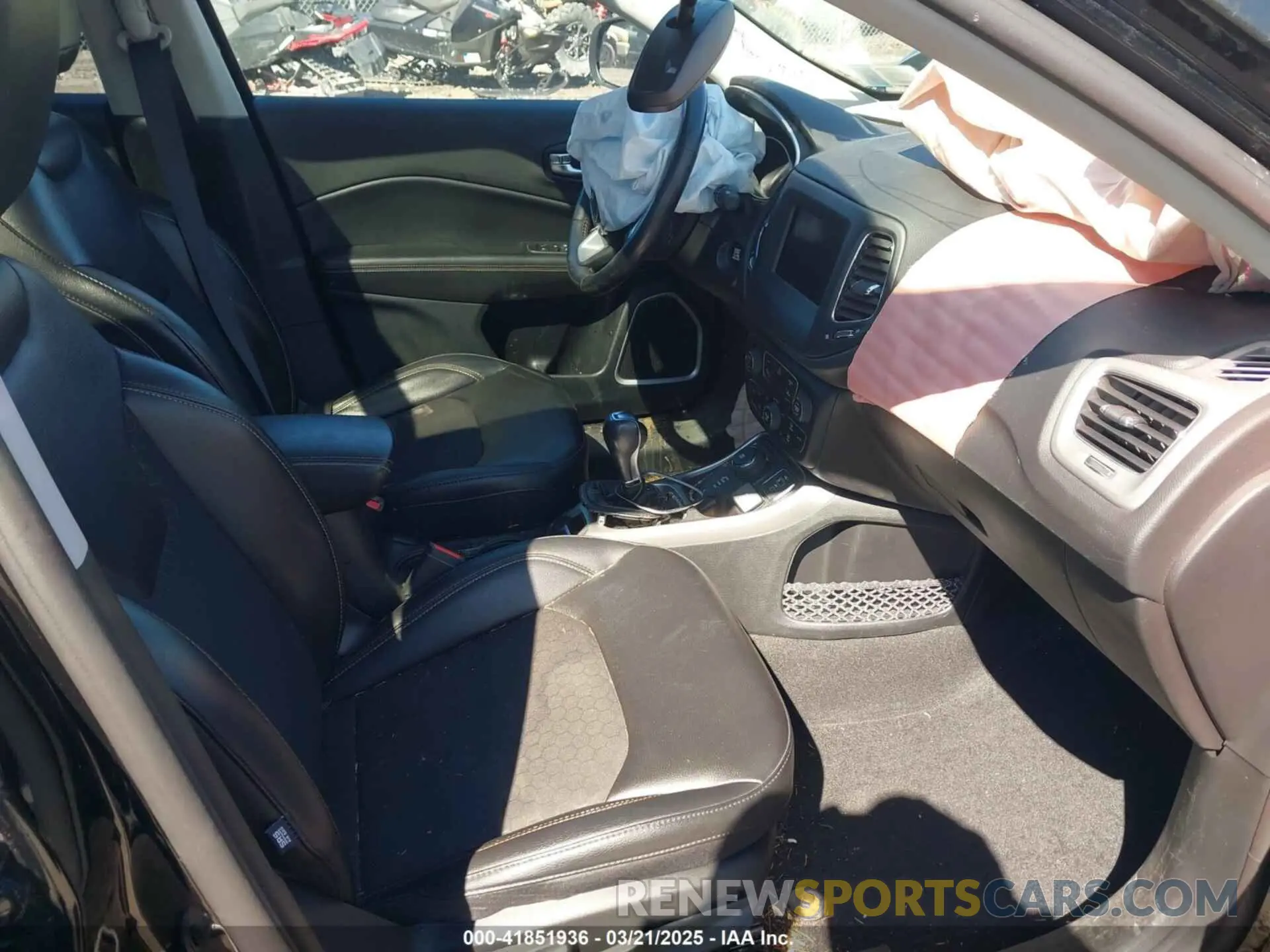 5 Photograph of a damaged car 3C4NJDBB5LT222386 JEEP COMPASS 2020
