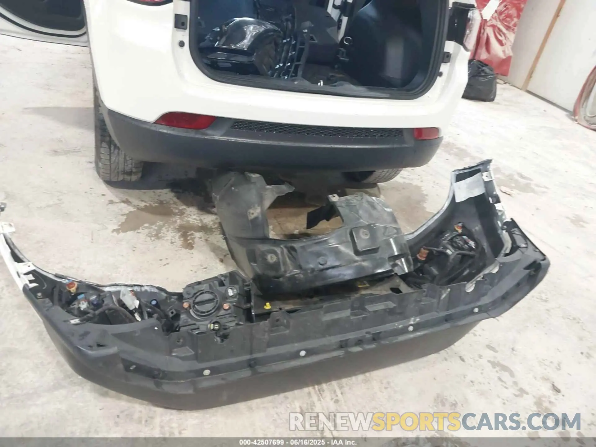 12 Photograph of a damaged car 3C4NJDBB6LT252156 JEEP COMPASS 2020