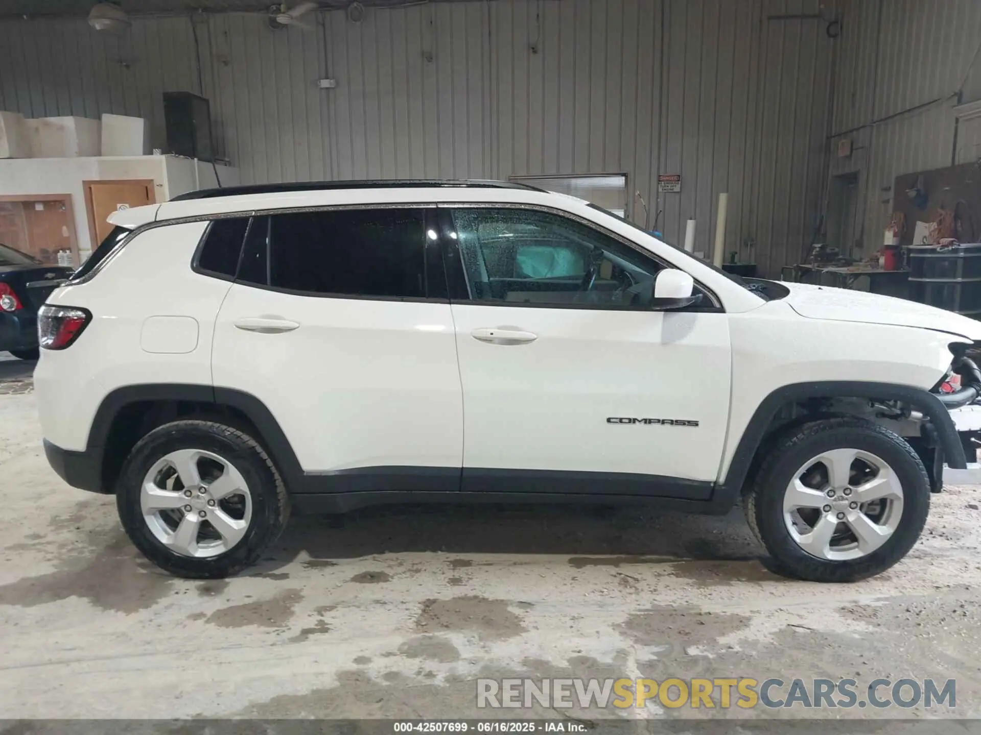 15 Photograph of a damaged car 3C4NJDBB6LT252156 JEEP COMPASS 2020