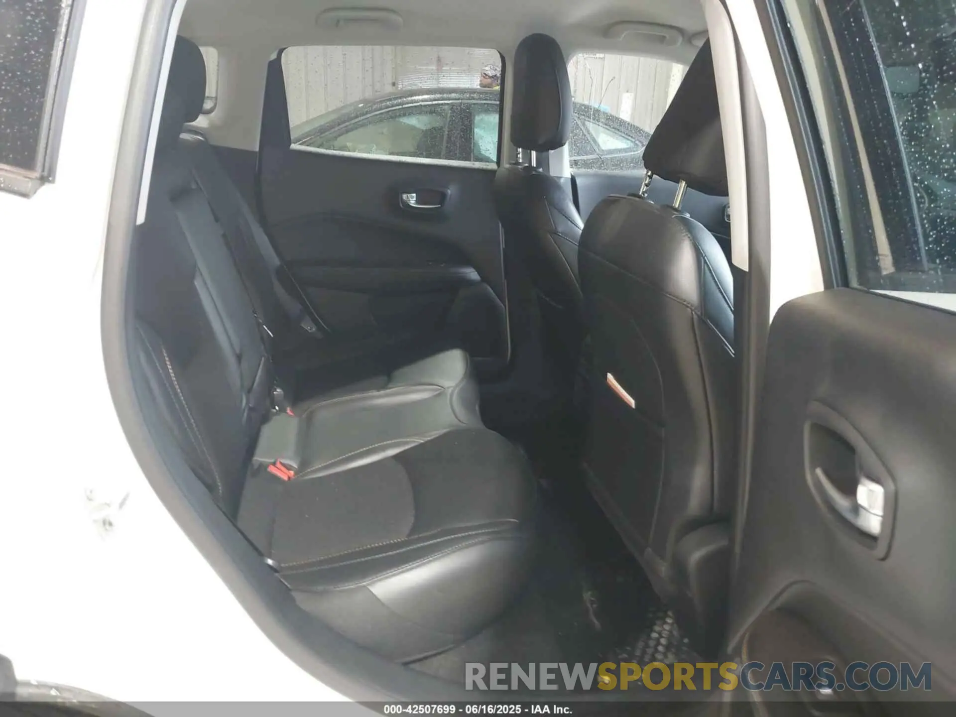 8 Photograph of a damaged car 3C4NJDBB6LT252156 JEEP COMPASS 2020