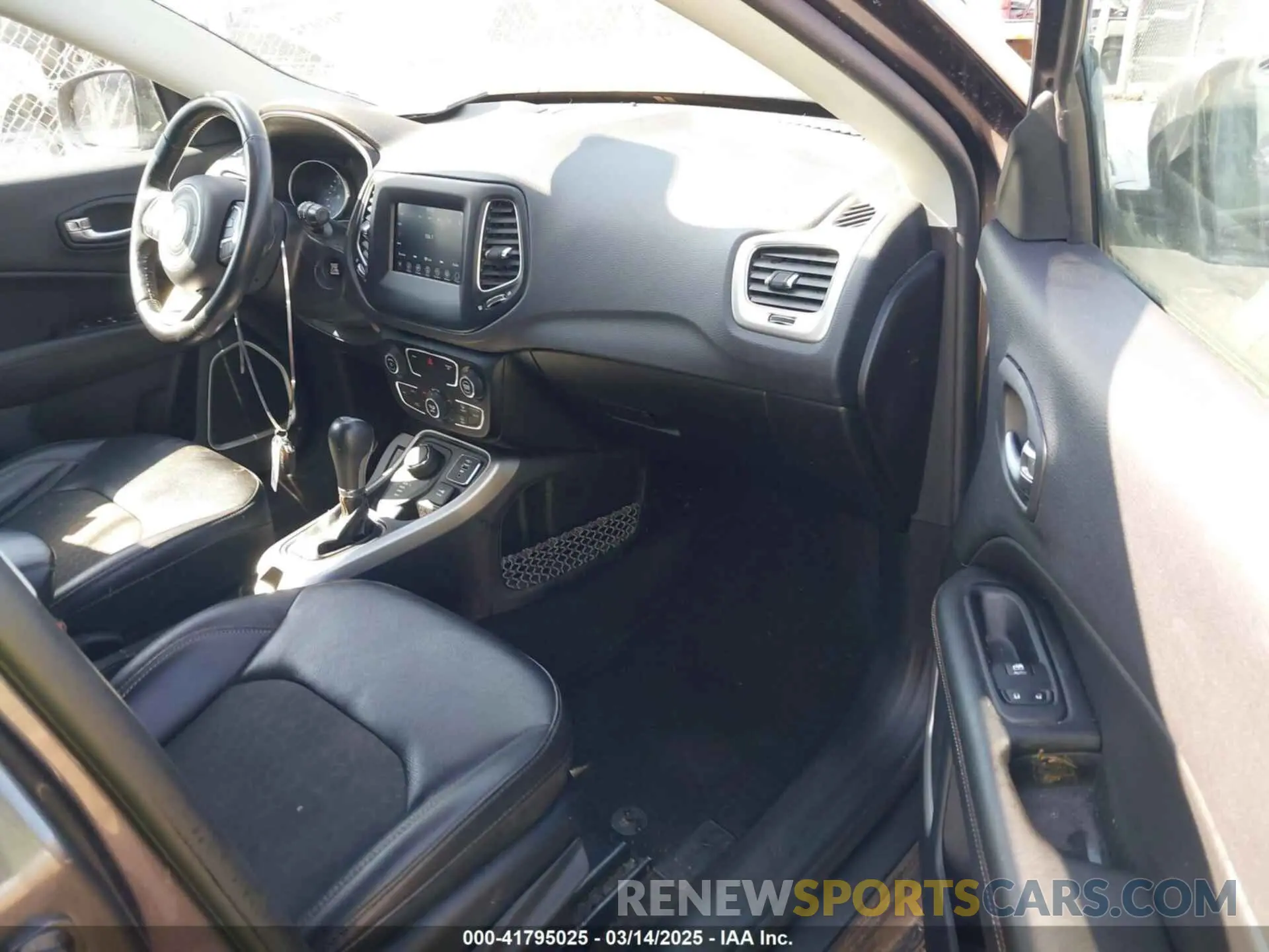 5 Photograph of a damaged car 3C4NJDBB9LT139429 JEEP COMPASS 2020