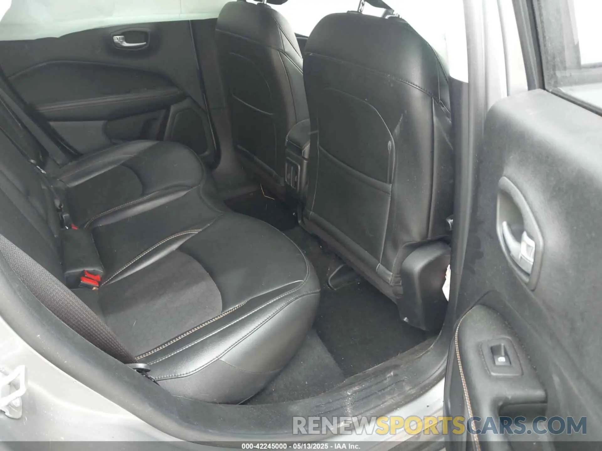 8 Photograph of a damaged car 3C4NJDBB9LT252474 JEEP COMPASS 2020