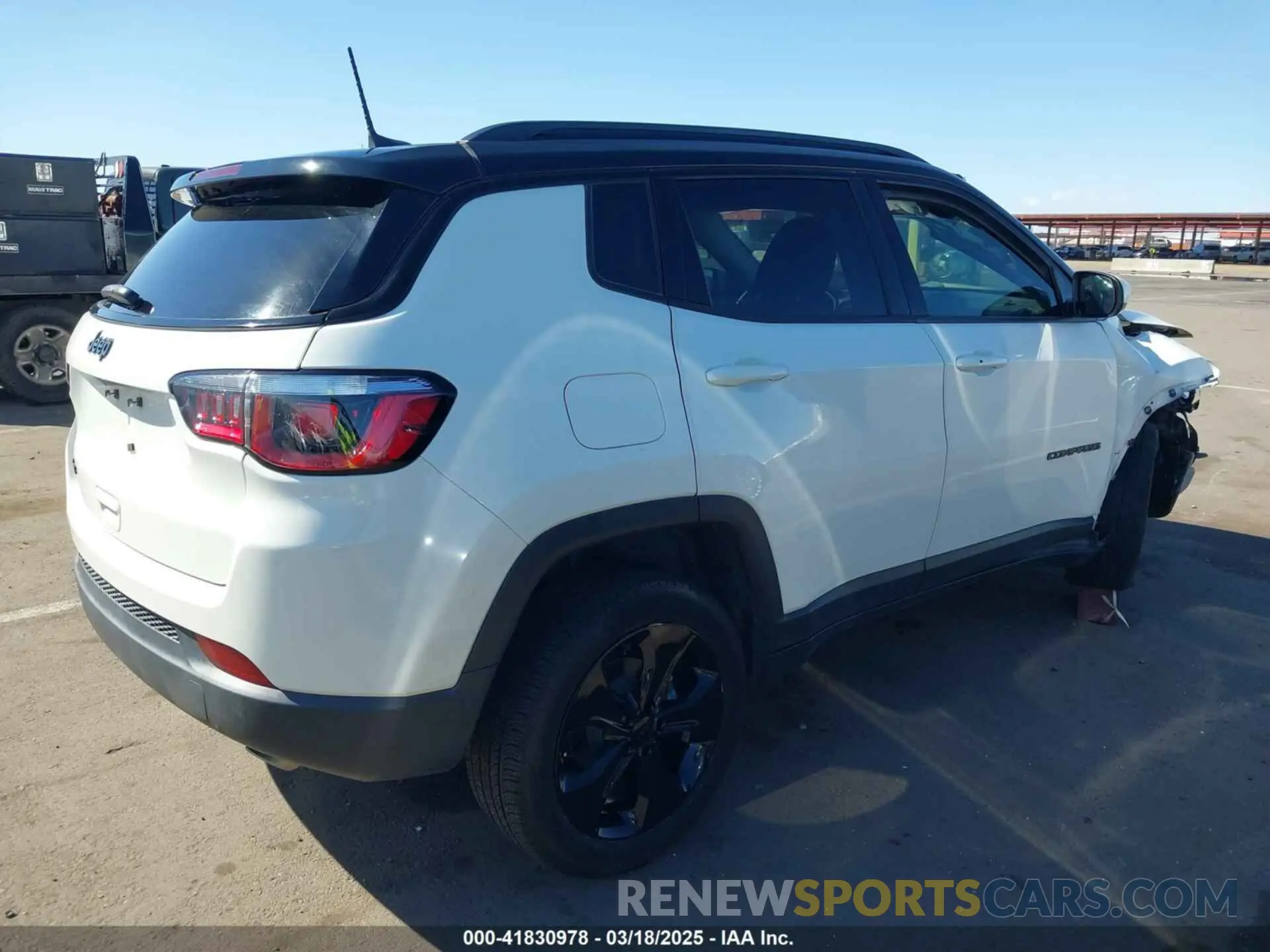 4 Фотография поврежденного автомобиля 3C4NJDBBXLT203932 JEEP COMPASS 2020