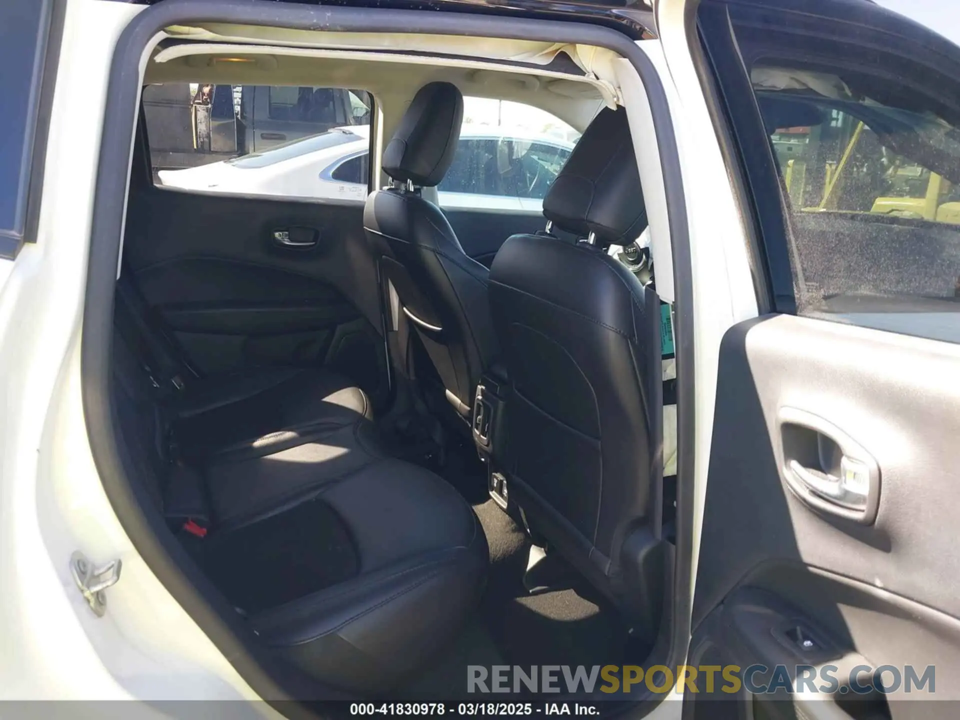 8 Фотография поврежденного автомобиля 3C4NJDBBXLT203932 JEEP COMPASS 2020