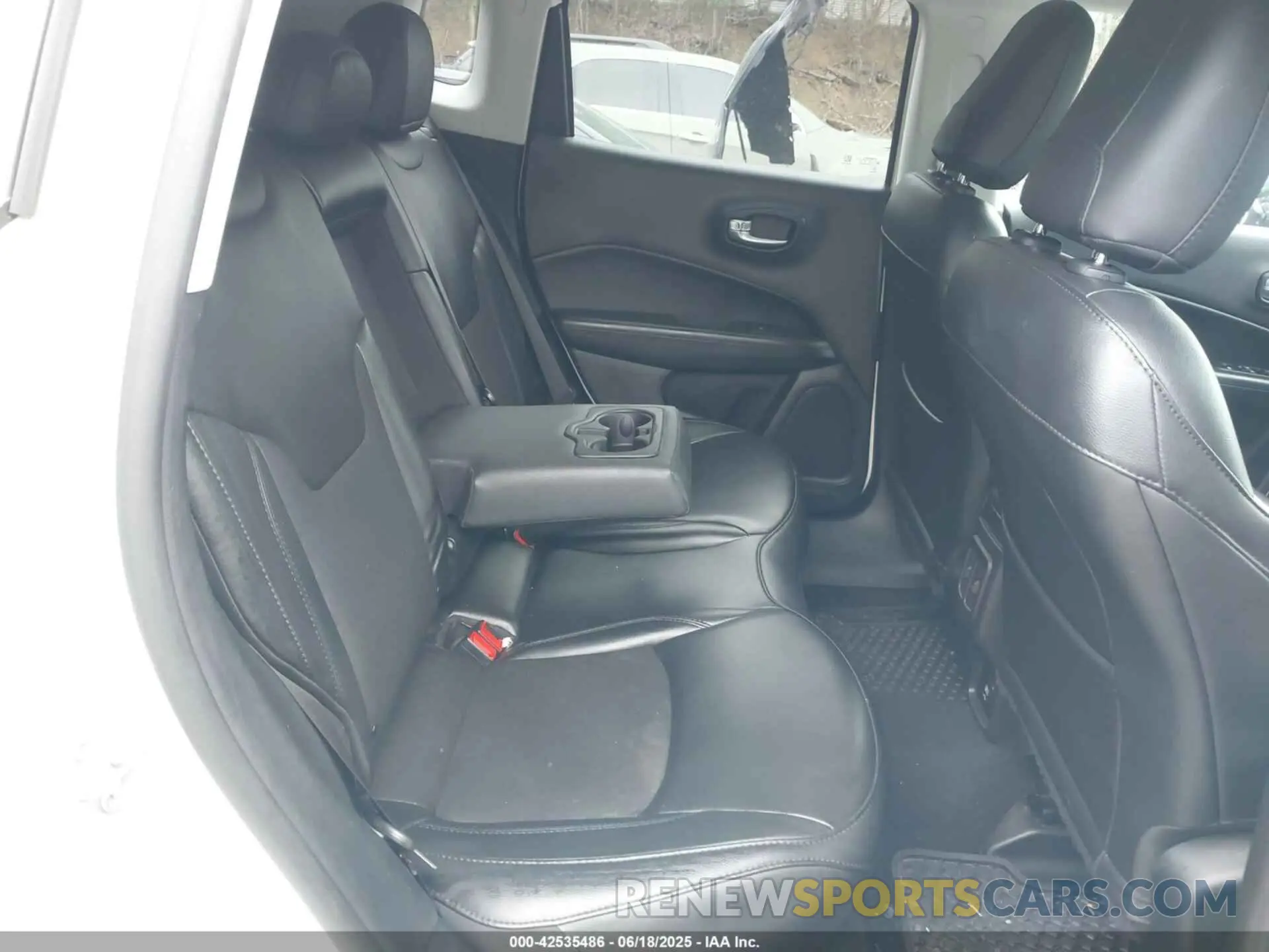 8 Фотография поврежденного автомобиля 3C4NJDBBXLT209729 JEEP COMPASS 2020