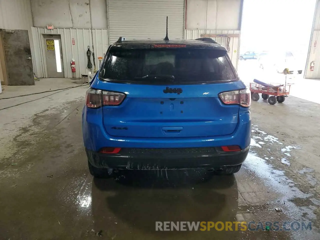 6 Photograph of a damaged car 3C4NJDBBXLT256470 JEEP COMPASS 2020