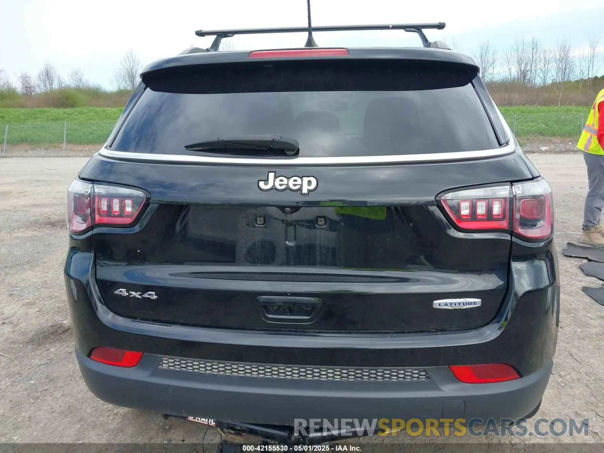 17 Photograph of a damaged car 3C4NJDBBXLT256632 JEEP COMPASS 2020
