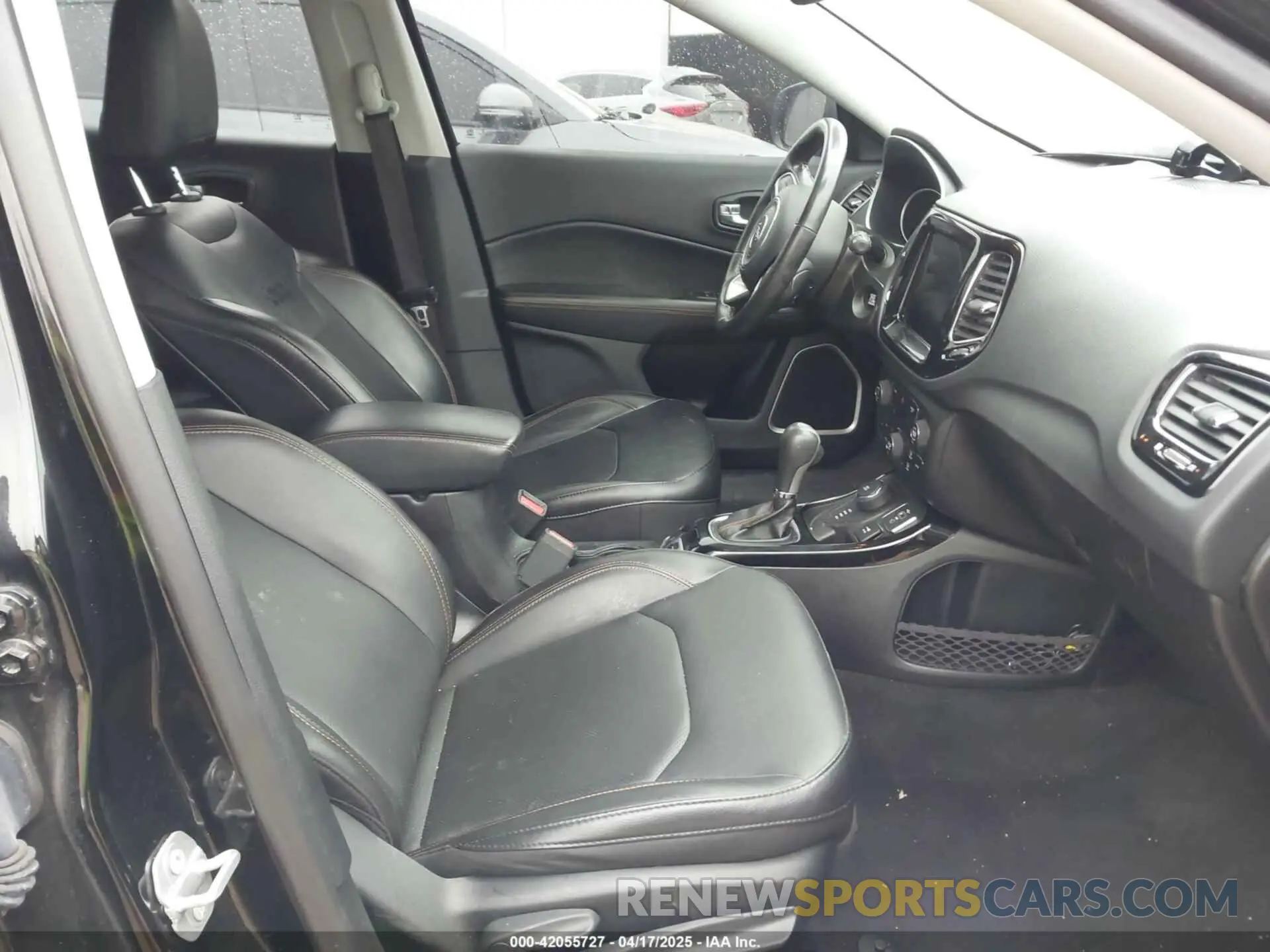 5 Photograph of a damaged car 3C4NJDCB0LT128043 JEEP COMPASS 2020