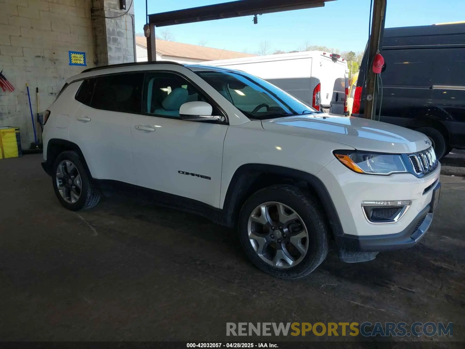 1 Фотография поврежденного автомобиля 3C4NJDCB1LT123515 JEEP COMPASS 2020