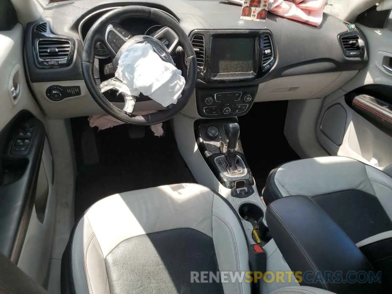 8 Photograph of a damaged car 3C4NJDCB7LT116942 JEEP COMPASS 2020