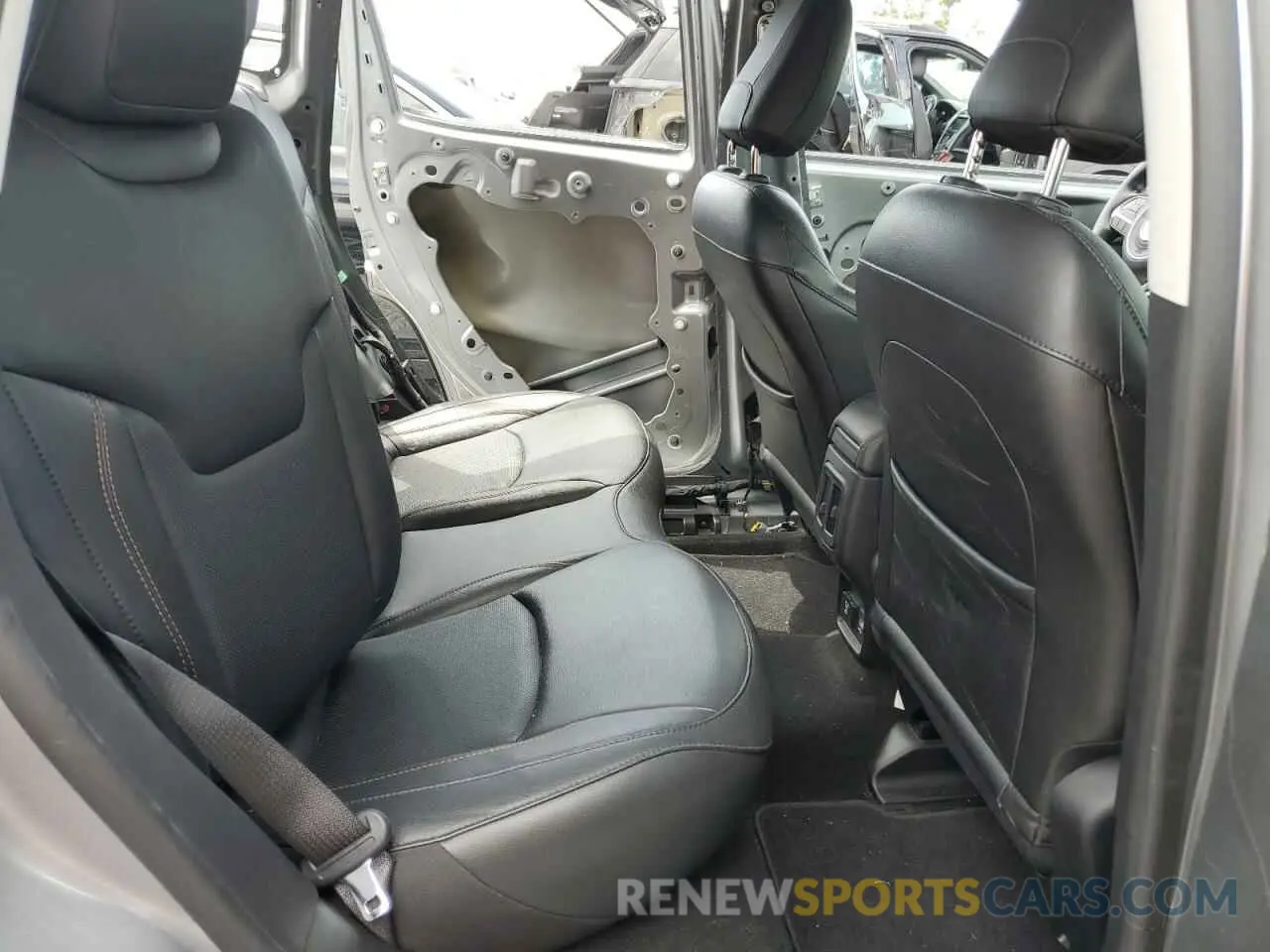 11 Photograph of a damaged car 3C4NJDCB7LT146233 JEEP COMPASS 2020