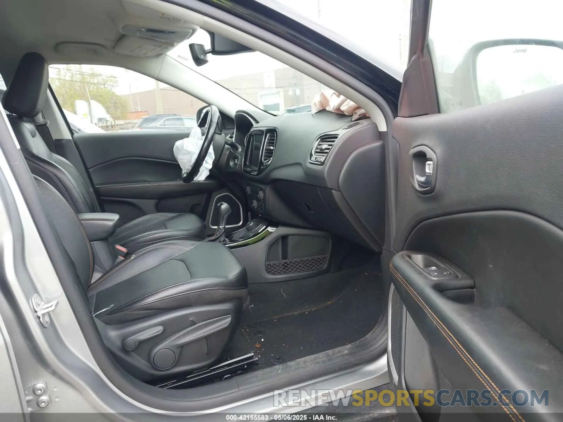 5 Photograph of a damaged car 3C4NJDCB7LT233985 JEEP COMPASS 2020