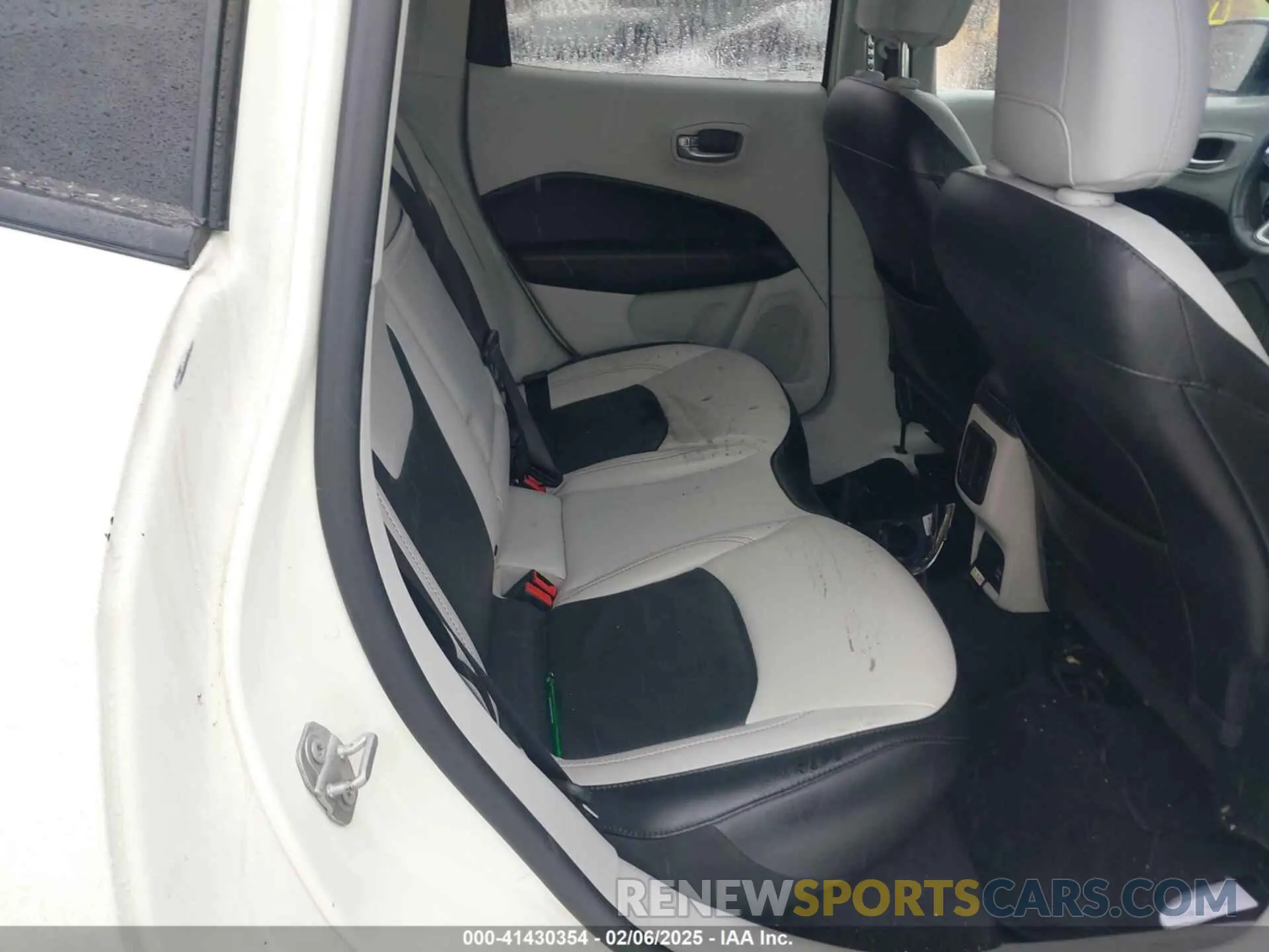 8 Photograph of a damaged car 3C4NJDCB8LT106629 JEEP COMPASS 2020