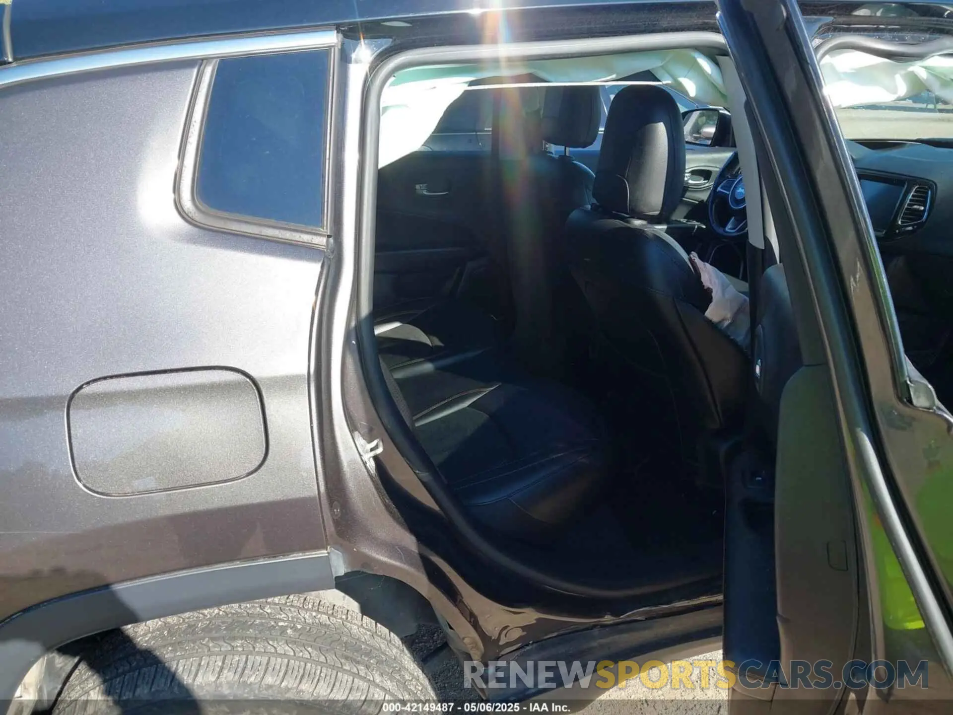 8 Photograph of a damaged car 3C4NJDCBXLT208708 JEEP COMPASS 2020