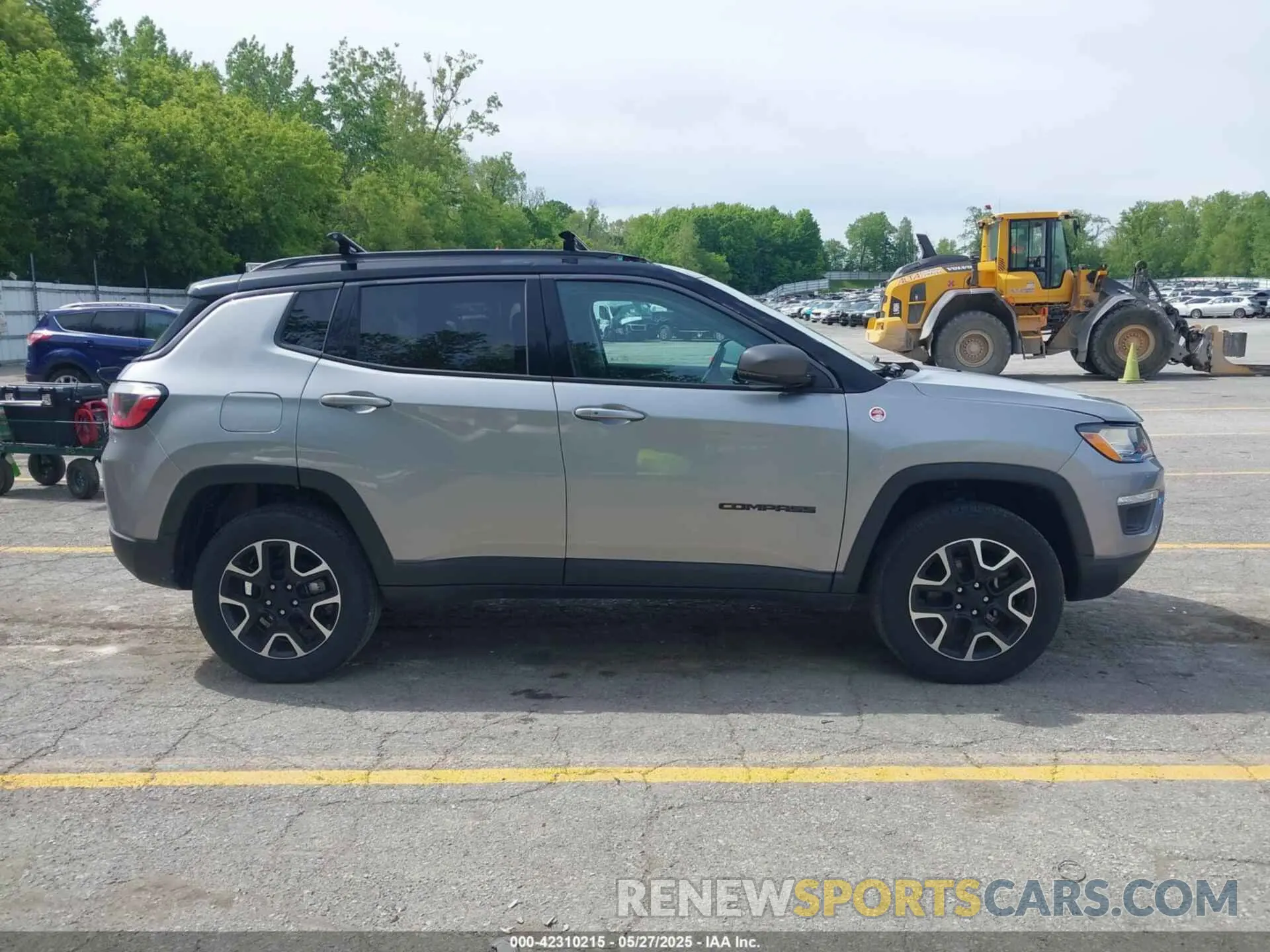 13 Photograph of a damaged car 3C4NJDDB0LT221532 JEEP COMPASS 2020