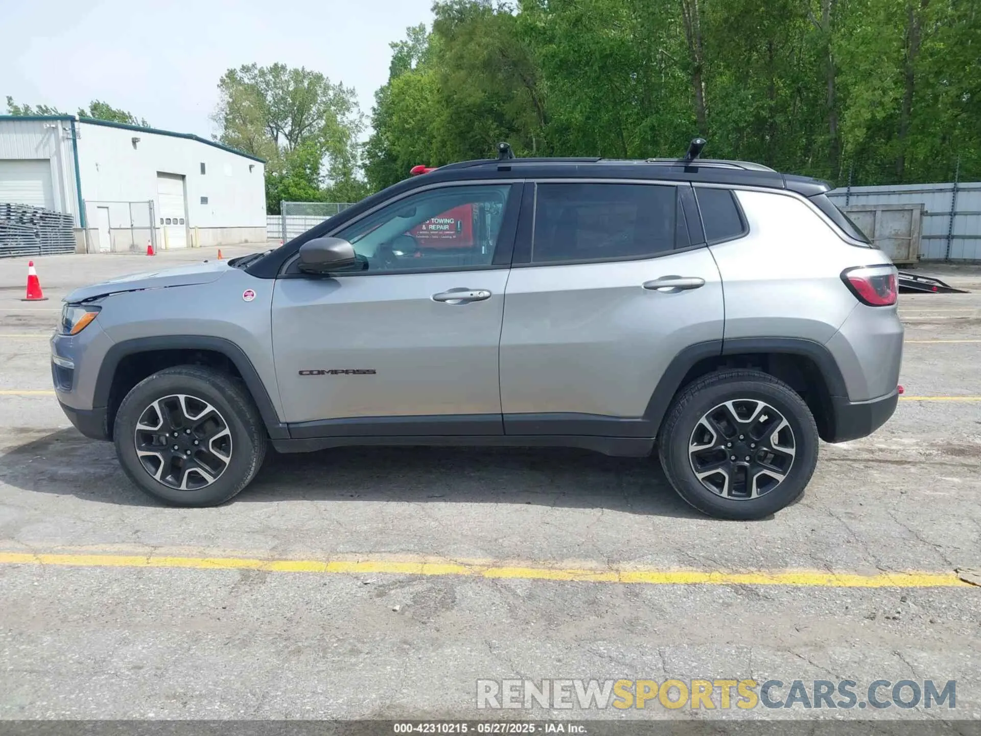14 Photograph of a damaged car 3C4NJDDB0LT221532 JEEP COMPASS 2020
