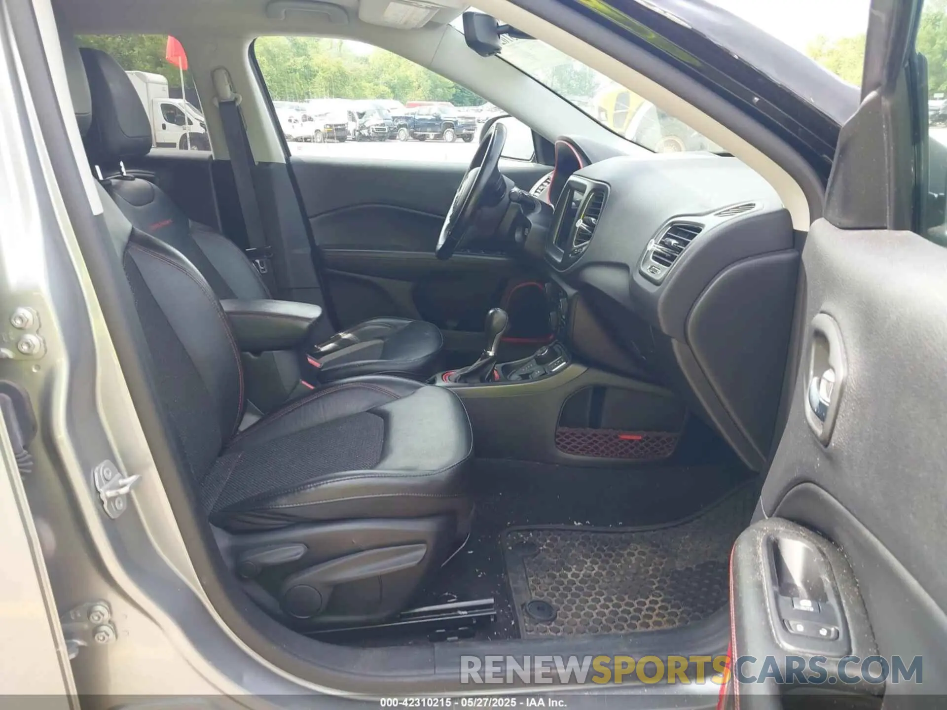 5 Photograph of a damaged car 3C4NJDDB0LT221532 JEEP COMPASS 2020